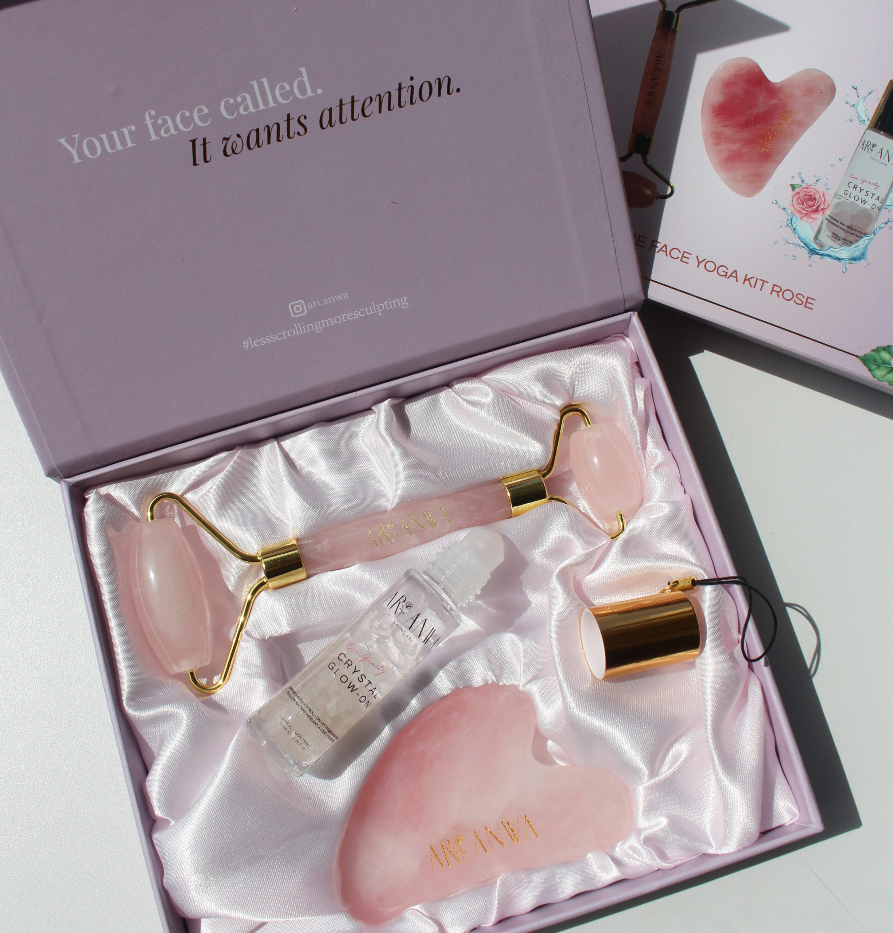 ARI ANWA Skincare Gesichtspflege-Set The Glow Kit Rose, Rosenquarz Roller + Gua Sha + Roll On Rosenwasser