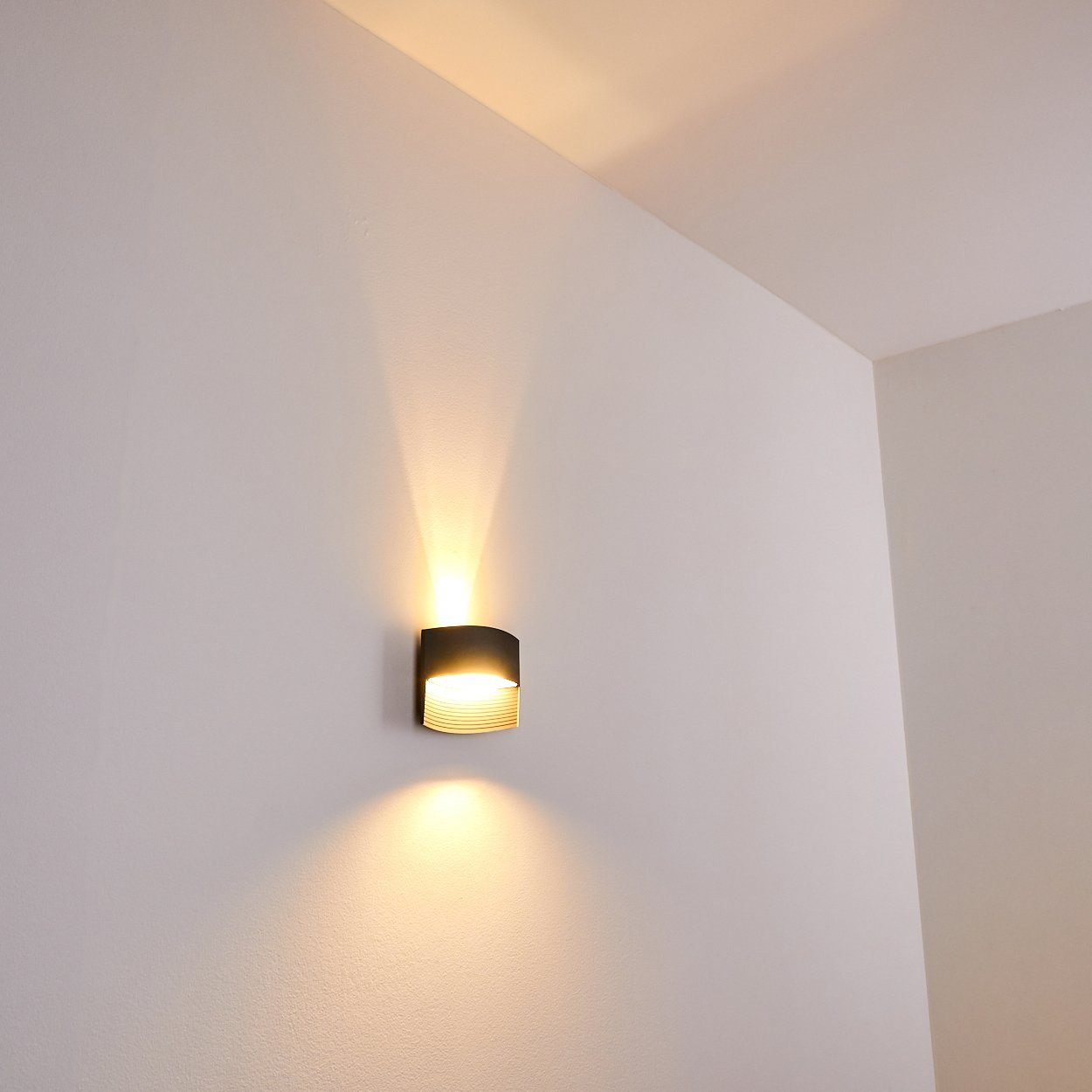 hofstein Außen-Wandleuchte »Ascrea« LED 3000 11 Watt, in Außenleuchte für Aluguss IP54 Außenwandlampe Terrasse, aus Lumen, Kelvin, Up&Down-Effekt m. Anthrazit, 500
