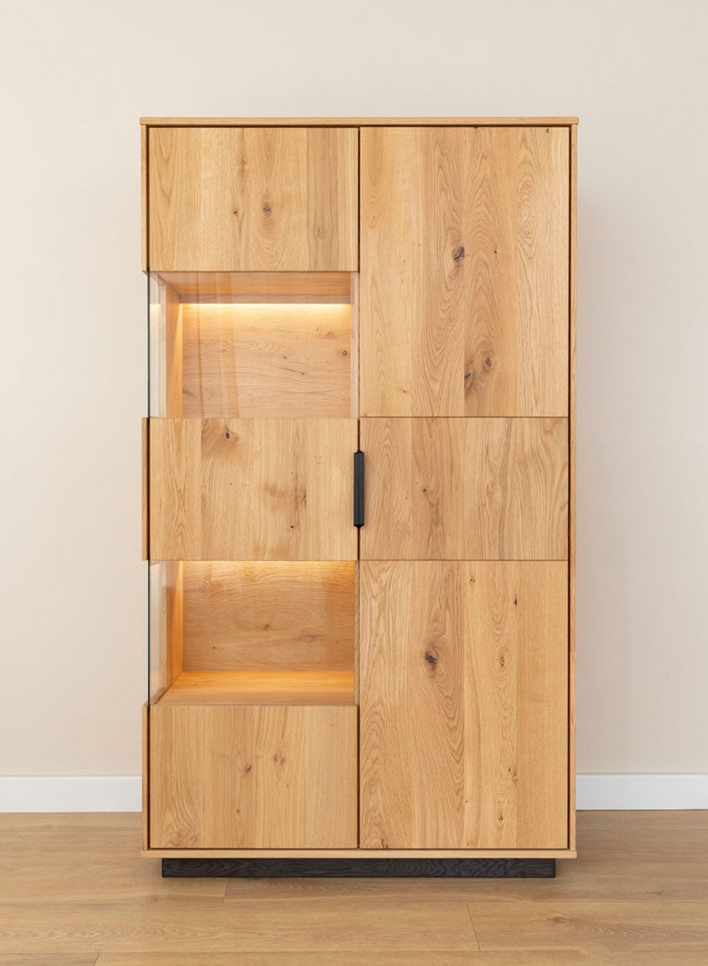 Feldmann-Wohnen Vitrine Tirano (2-türig, mit Einlegeböden, mit Glaseinsatz, 1-St., Massivholz, geölte Oberfläche) 83x39x147cm 2-türig Eiche Natur