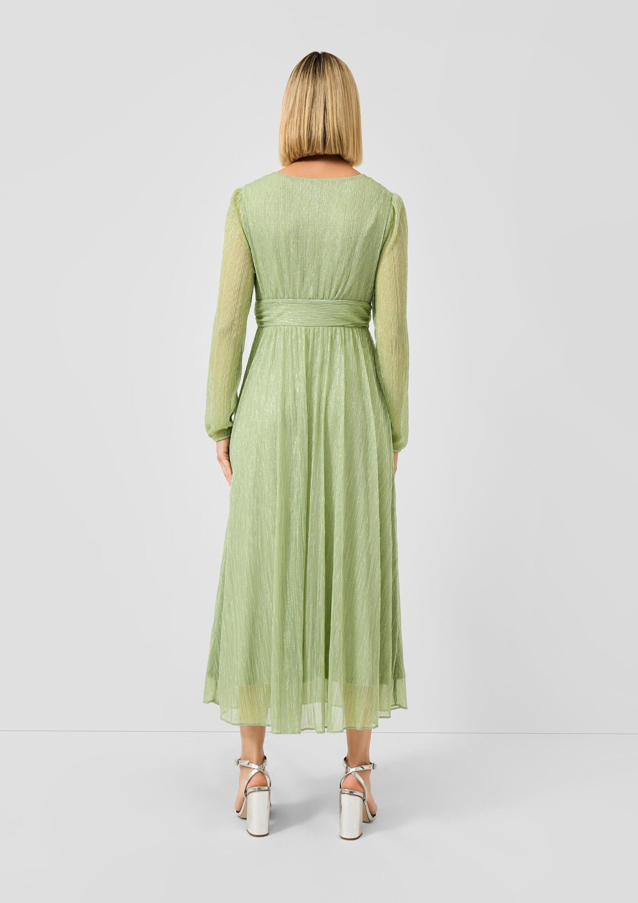s.Oliver Maxikleid Kleid Plissiertes Maxikleid mit V-Ausschnitt und Metallic-Effekt