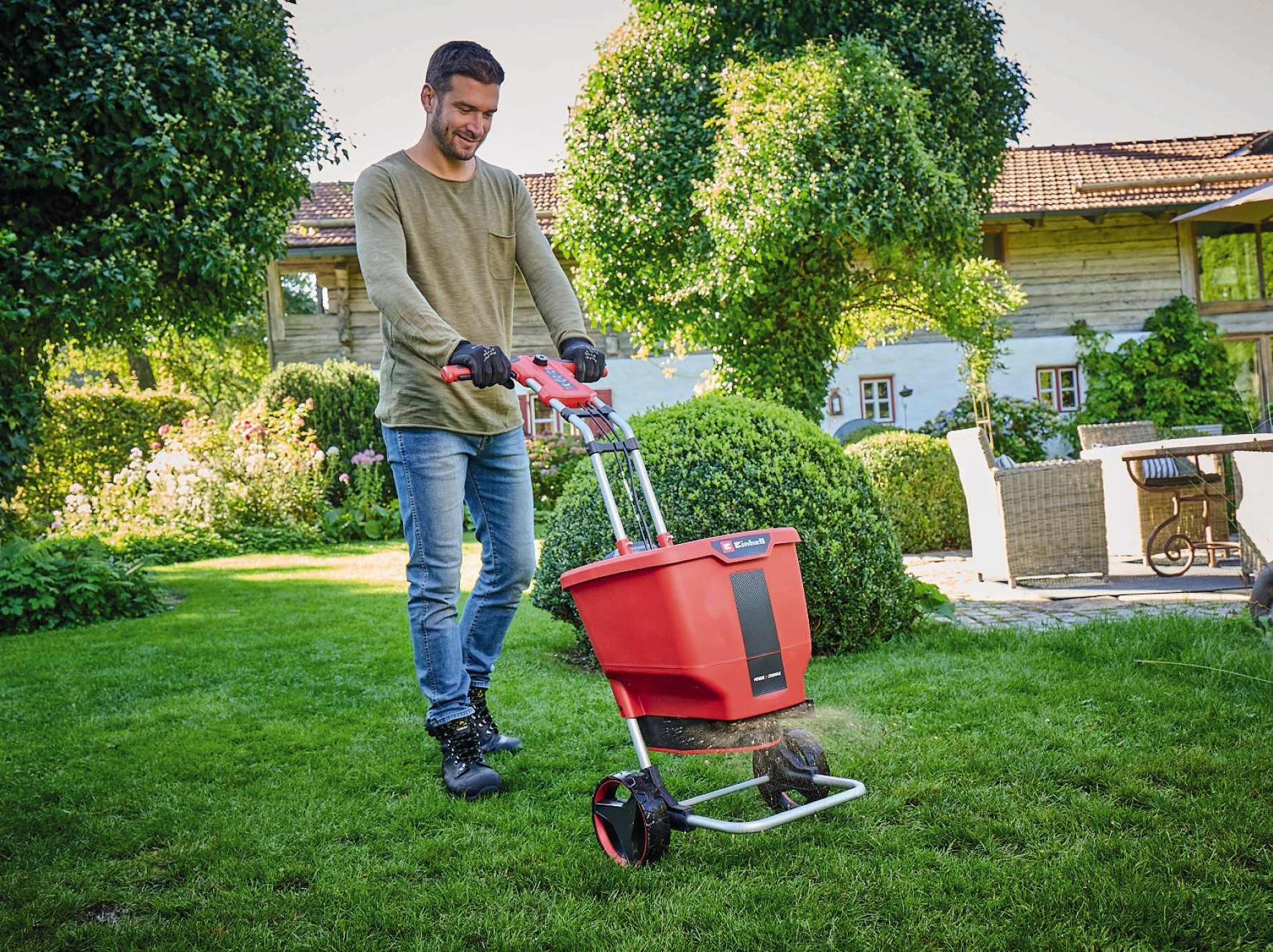 Einhell Streuwagen GE-SR 18/22 Li-Solo, 22 l Füllmenge, 1,5 - 6 m Streubreite, ohne Akku und Ladegerät