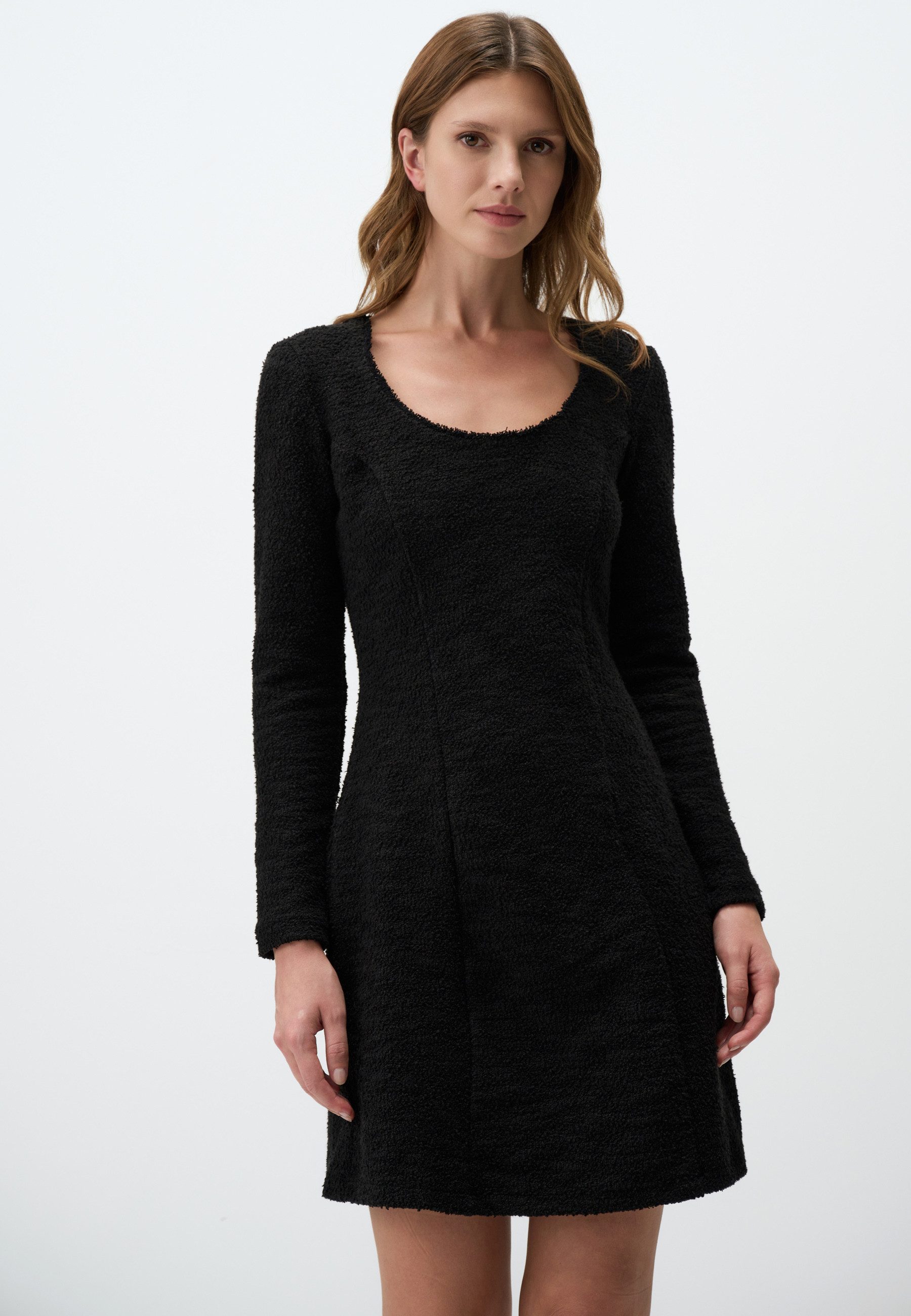 Minikleid Langärmliges Strick-Minikleid Mit U-Ausschnitt