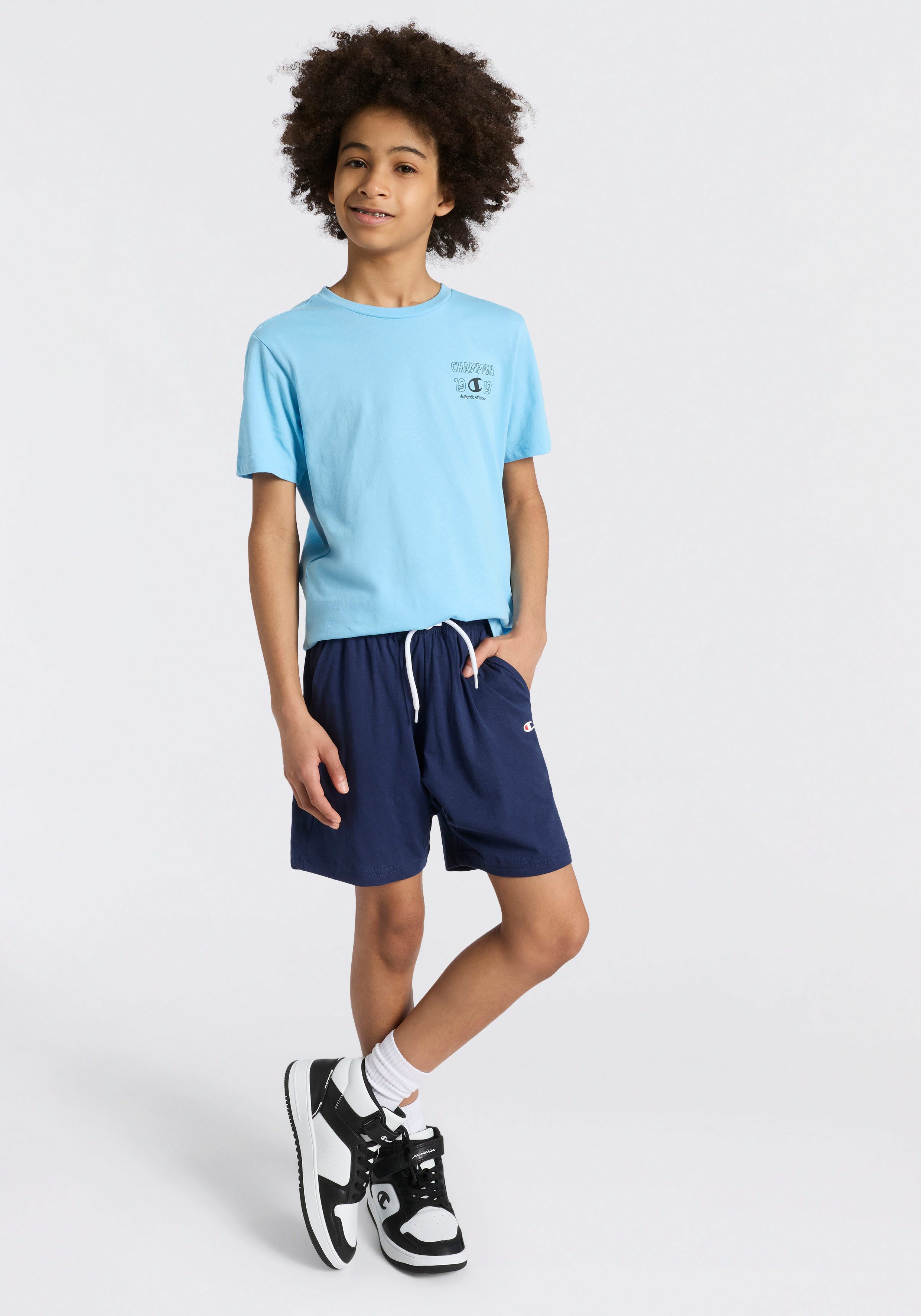 Champion T-Shirt & Shorts Graphic T-Shirt and Shorts Set (2-tlg) 2-teiliges Set aus T-Shirt und Shorts, für sportliche Aktivitäten