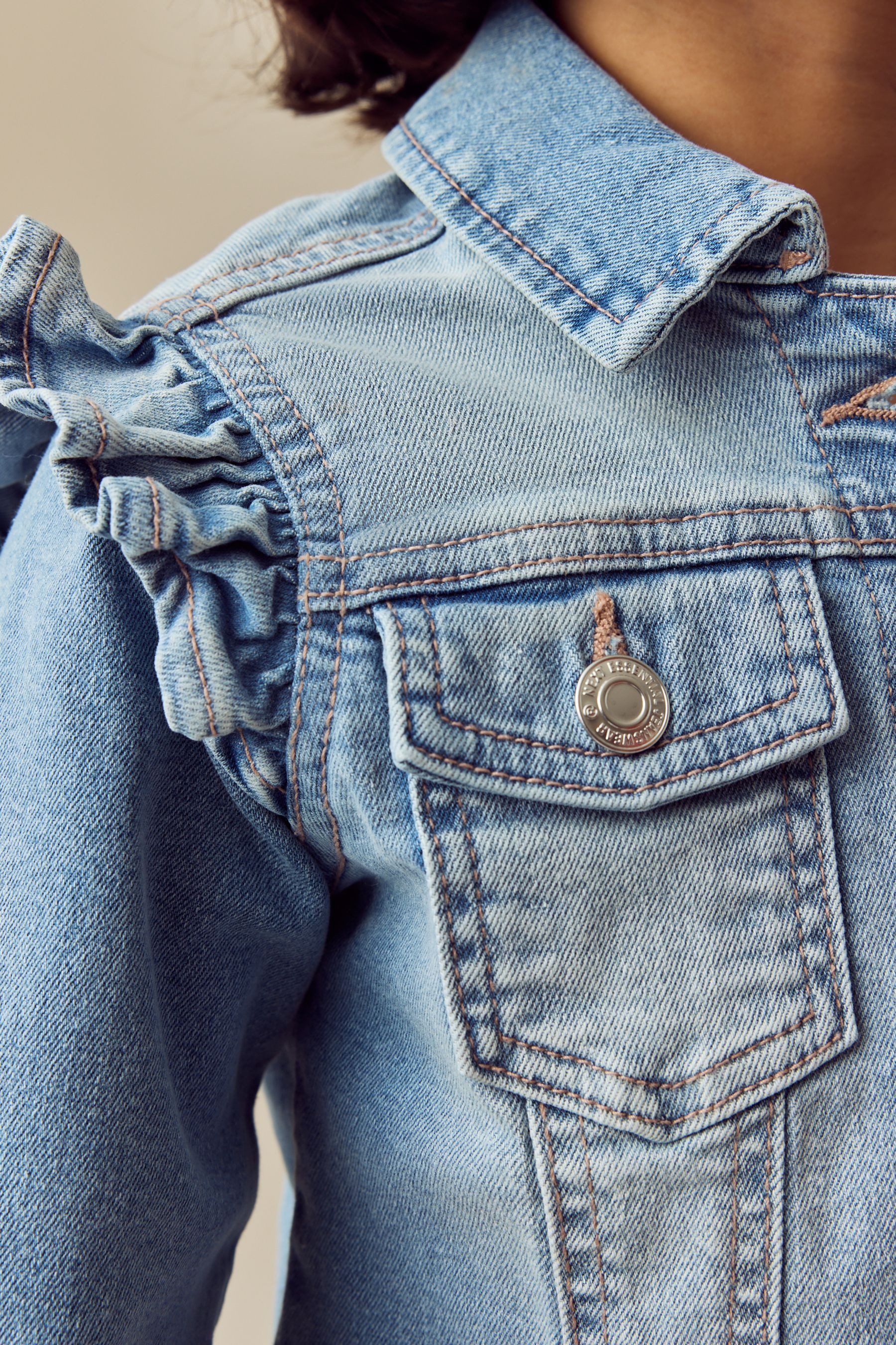 Next Jeansjacke Jeansjacke mit Schulterrüschen (1-St)