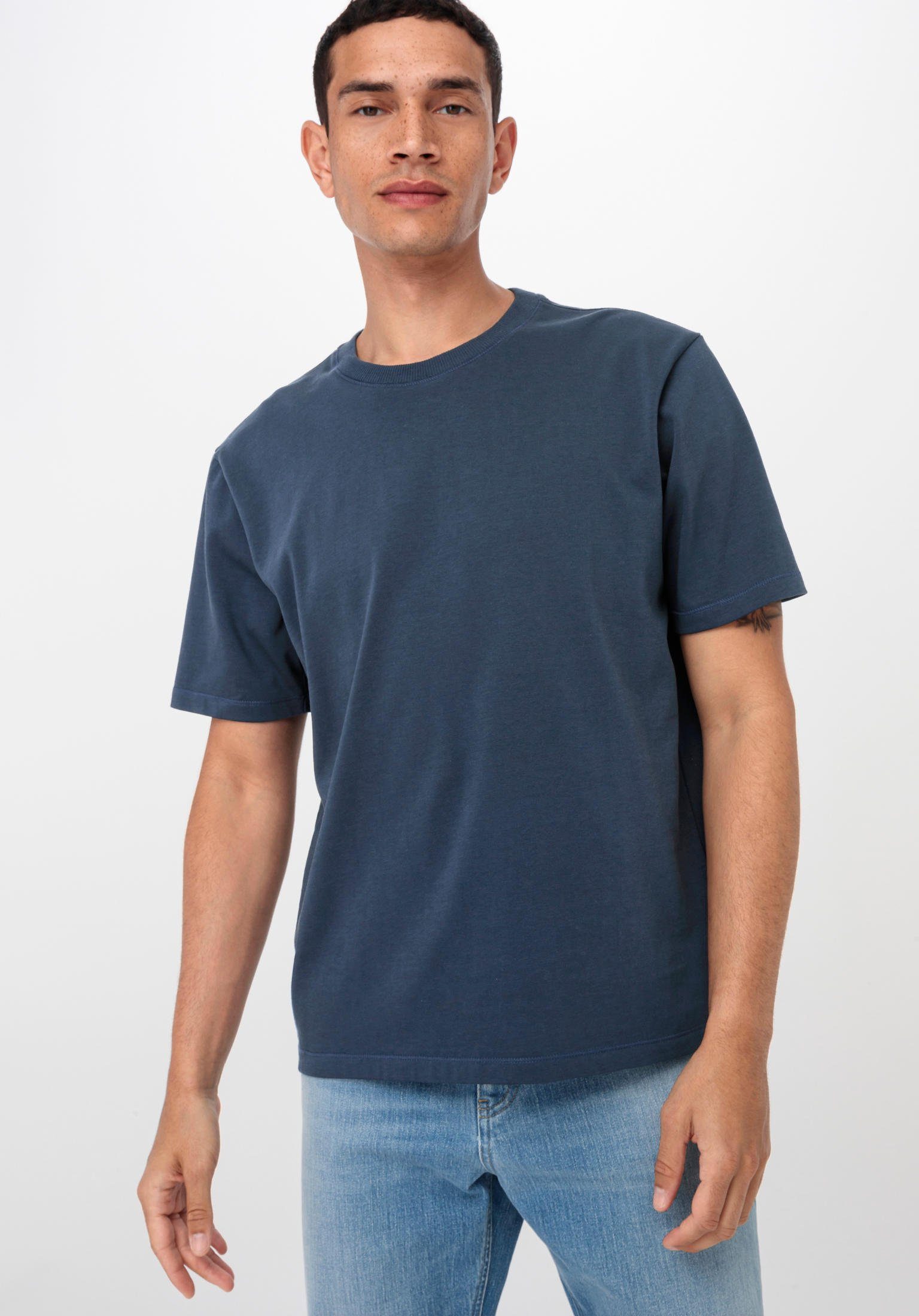 Hessnatur T-Shirt Relaxed aus reiner Bio-Baumwolle tiefseeblau