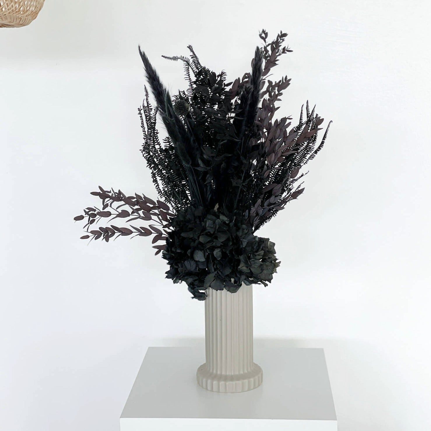 Trockenblume Schwarzes Statement: Brautstrauß Trockenblumen mit Ruskus und Pampasgr, LYKKE & You