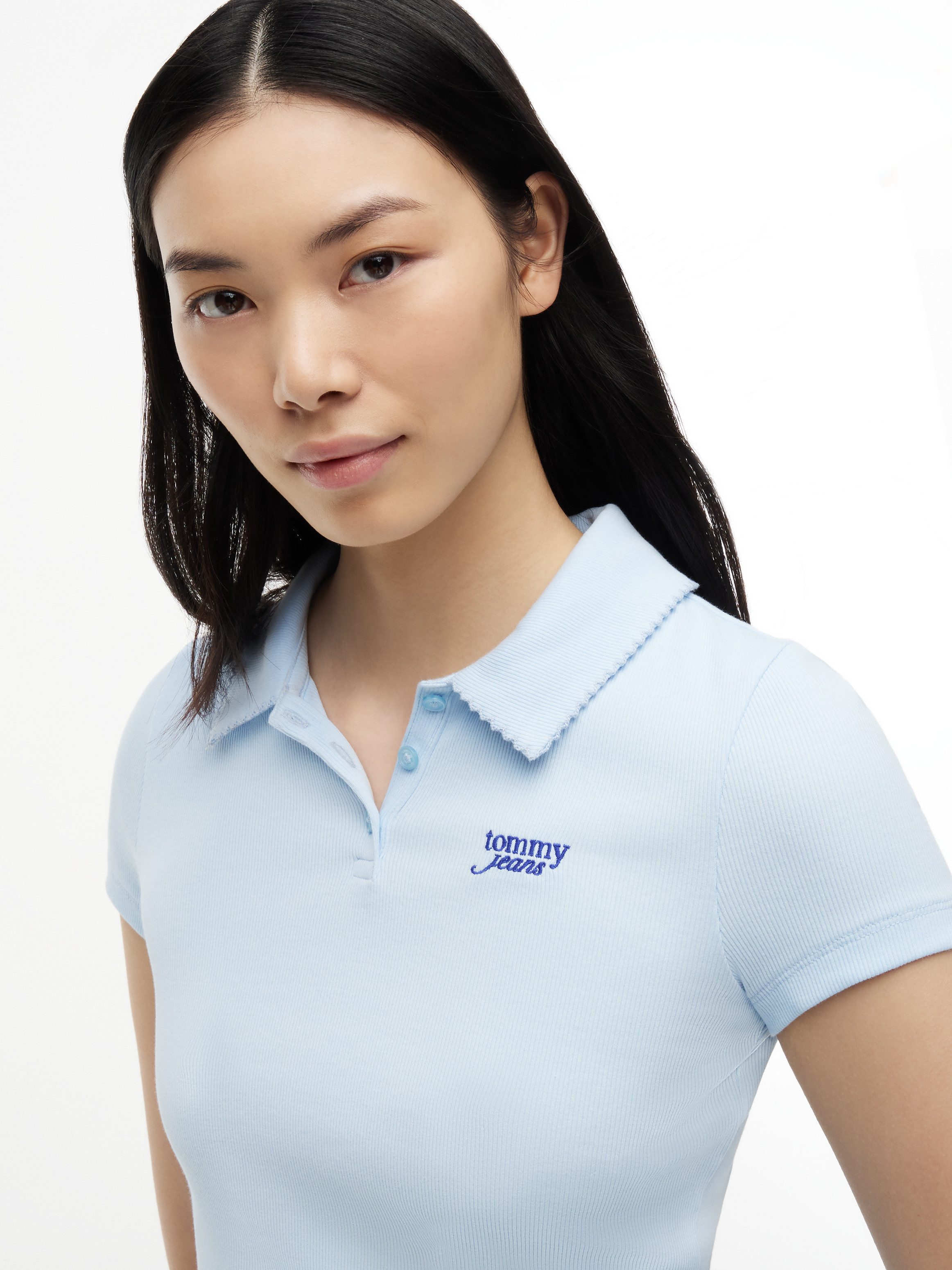 Tommy Jeans Poloshirt TJW SLIM RIB SCRIPT POLO Baumwollmischung, slim fit, figurbetont, in gerippter Struktur