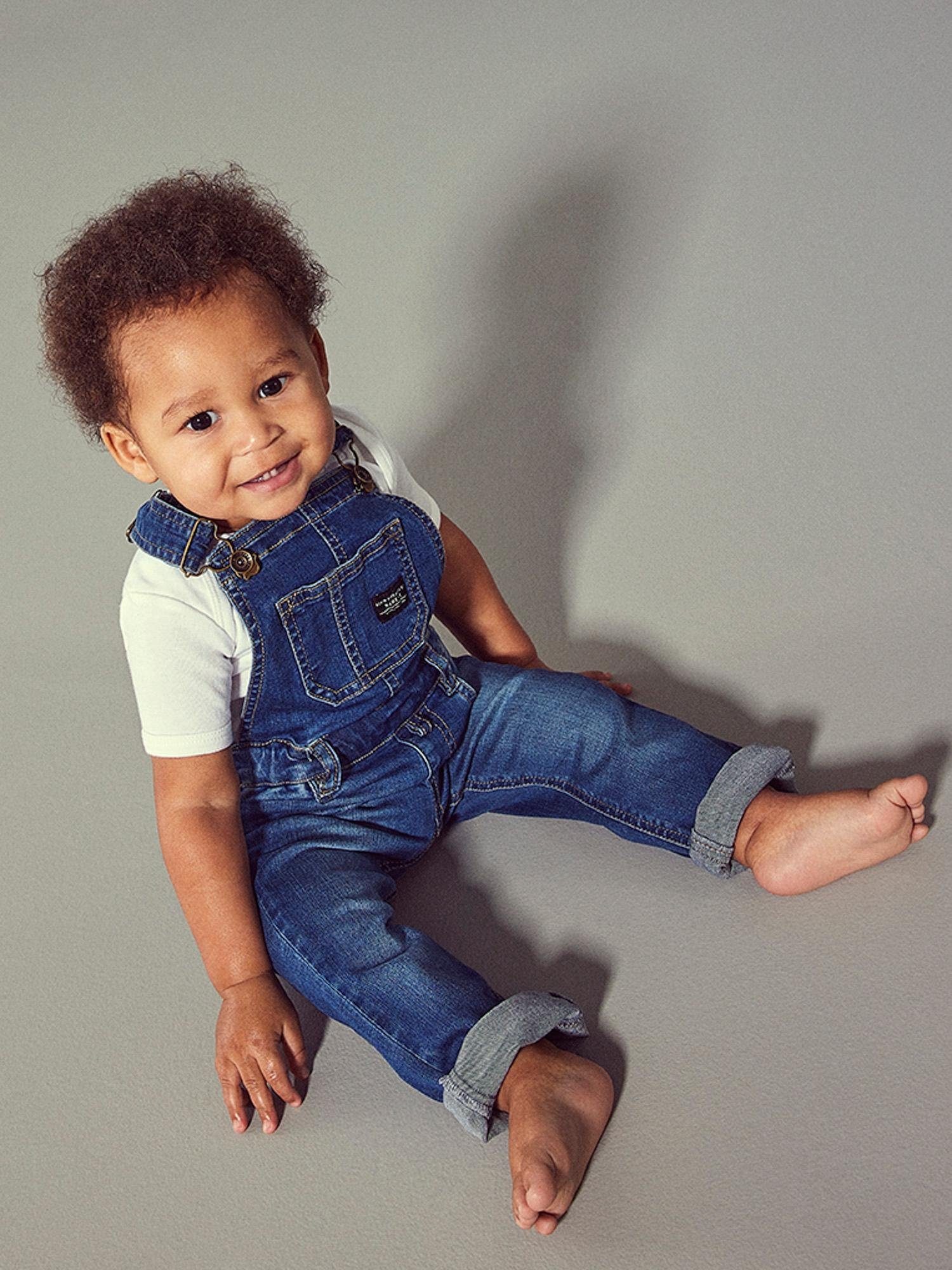 It mit Baby Träger Jeans Name Latz und 5-Pocket-Jeans