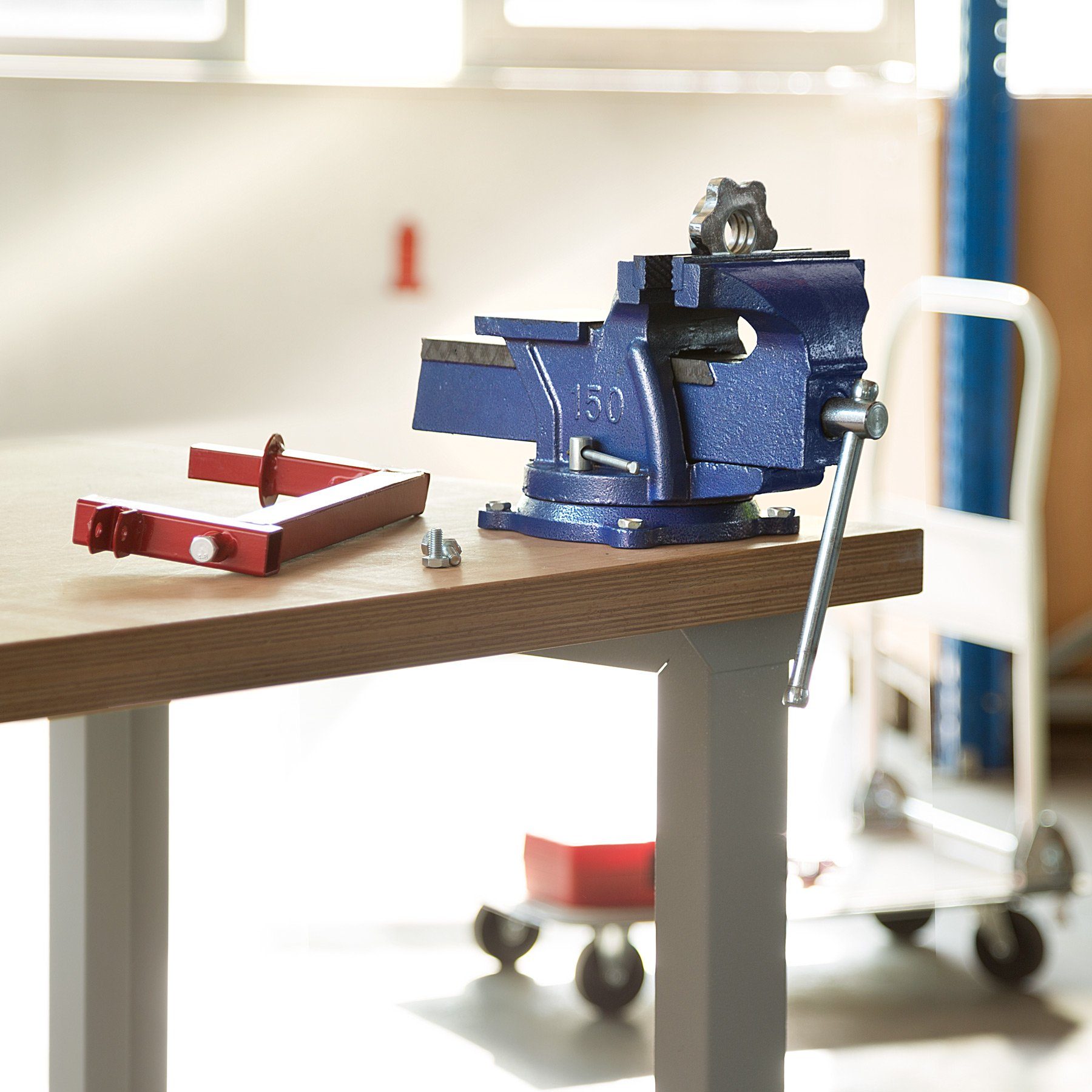 tectake Schraubstock Schraubzwinge 360° drehbar mit Amboss, aus Gusseisen