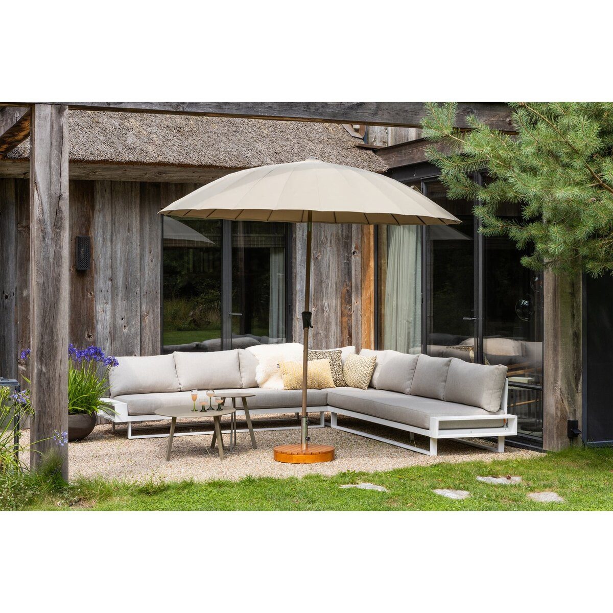 WOOOD Schirmständer Monica - Eukalyptusholz Natur, Metall, Modernes Holz-Finish, in Lamellen-Optik