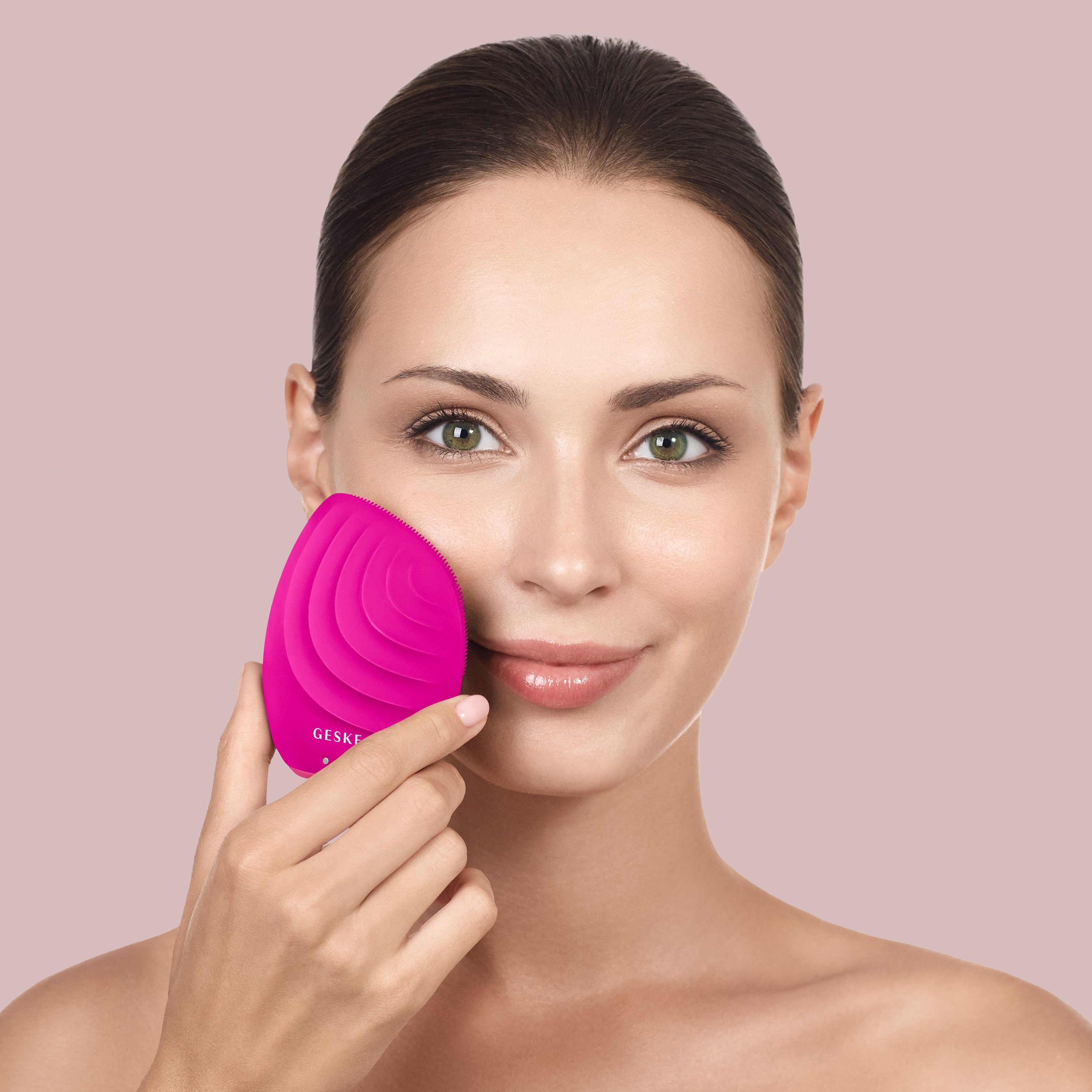 GESKE German Beauty Tech deine kostenloser 5 (SmartAppGuided App personalisierte Gerät SmartAppGuided™ (Gerät inkl. Elektrische Hautpflegeroutine. GESKE Brush APP Magenta in Gesichtsreinigungsbürste Device), USB-Ladekabel), 1, & Mit Du Facial Sonic erhältst der 2-tlg., Packung