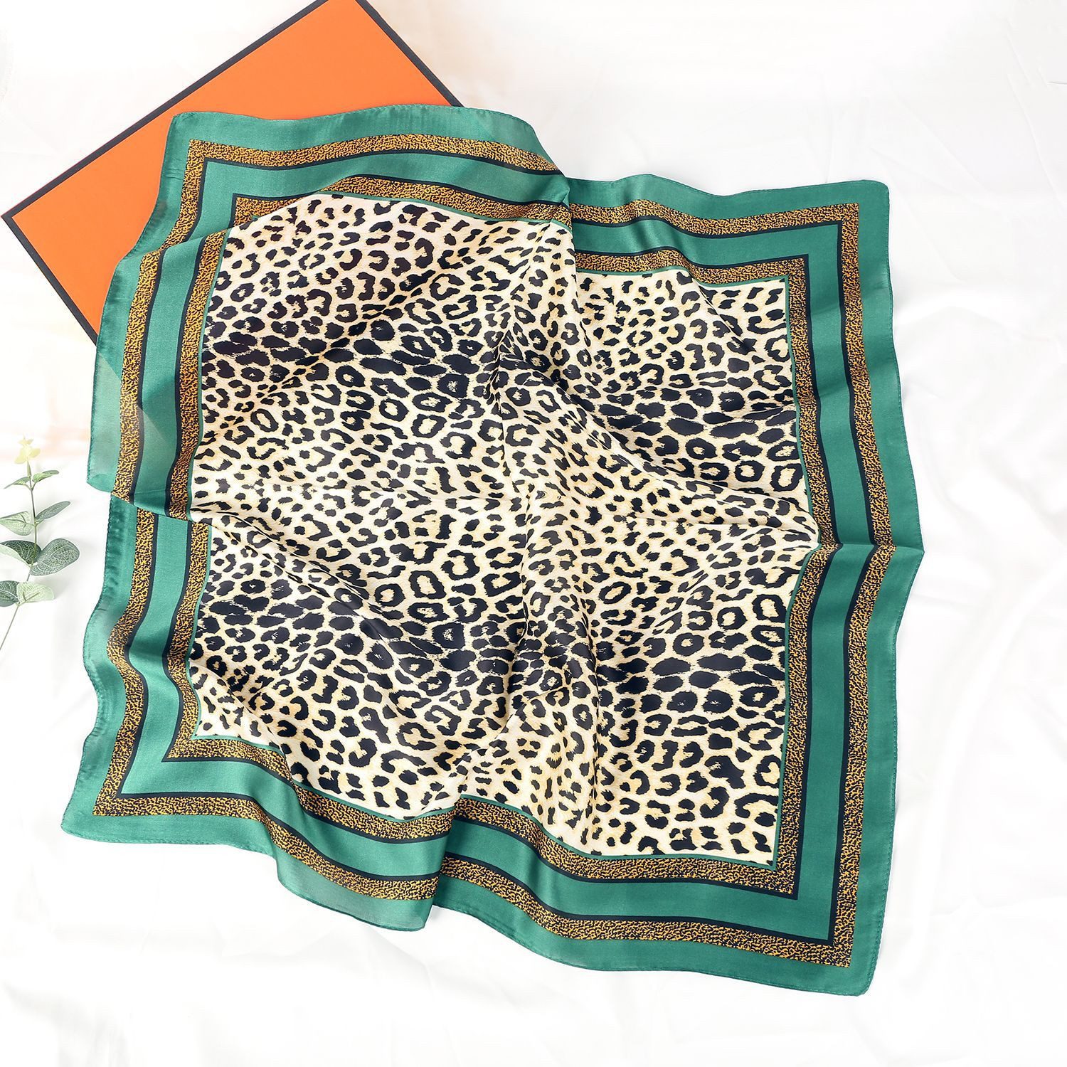 Zaewry Seidentuch Seidentuch Grafikdruck Weich Quadratisch Seidenschal für Damen, (70*70cm), Scarf Bandana Taschentuch Ansatz Handgelenk