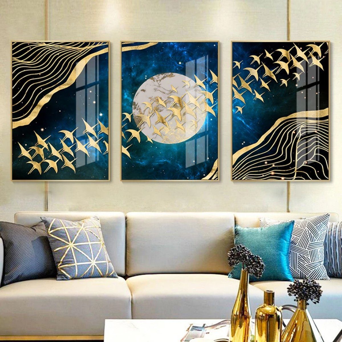 TPFLiving Kunstdruck (OHNE RAHMEN) Poster - Leinwand - Wandbild, Goldene Vögel auf blauem Hintergrund - Wanddeko Wohnzimmer - (7 verschiedene Größen zur Auswahl - Auch im günstigen 3-er Set), Farben: Gold, Blau - Größe: 40x60cm