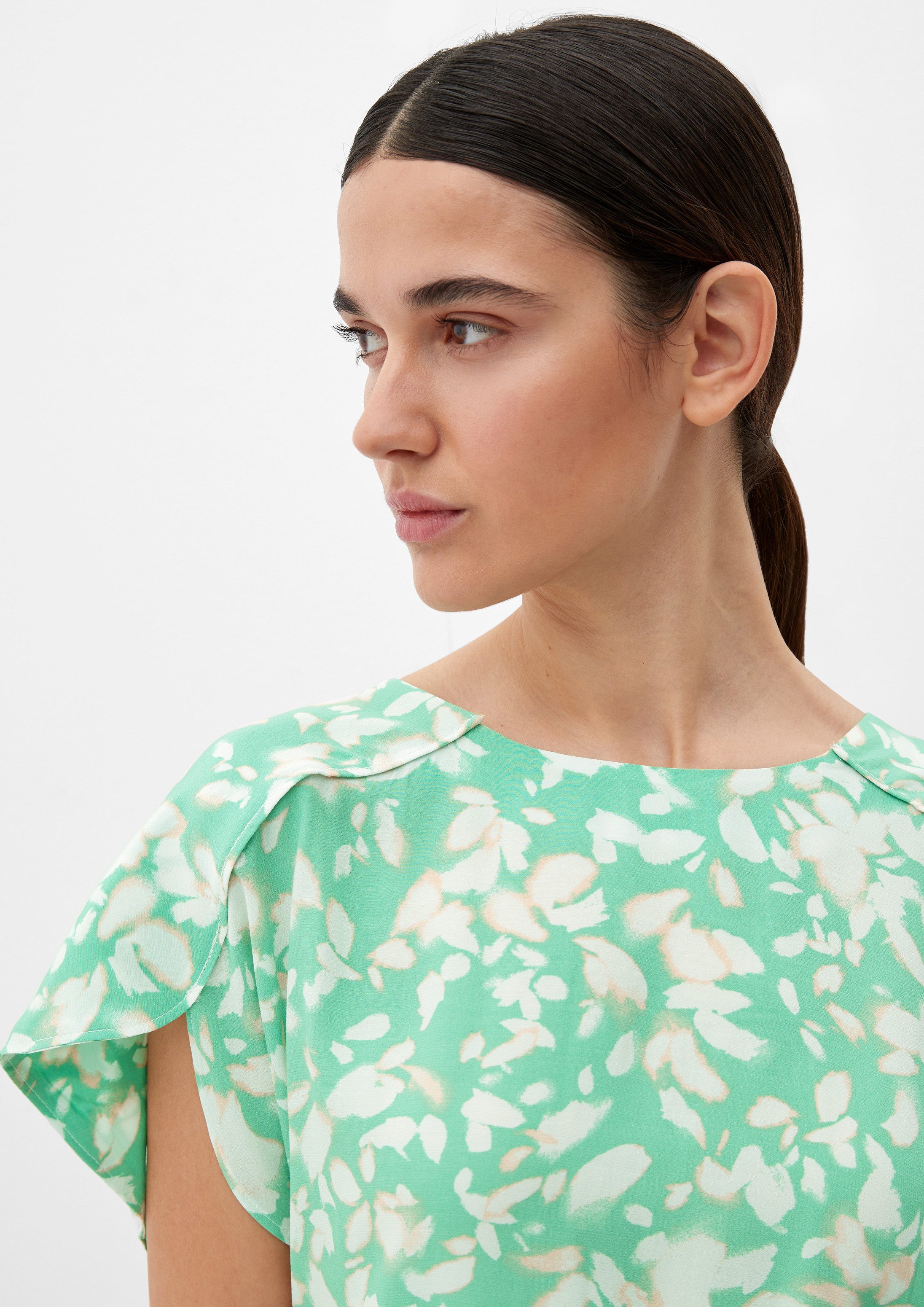 s.Oliver Kurzarmbluse Bluse Gemusterte Bluse im Loose Fit – Bild 4 von 5