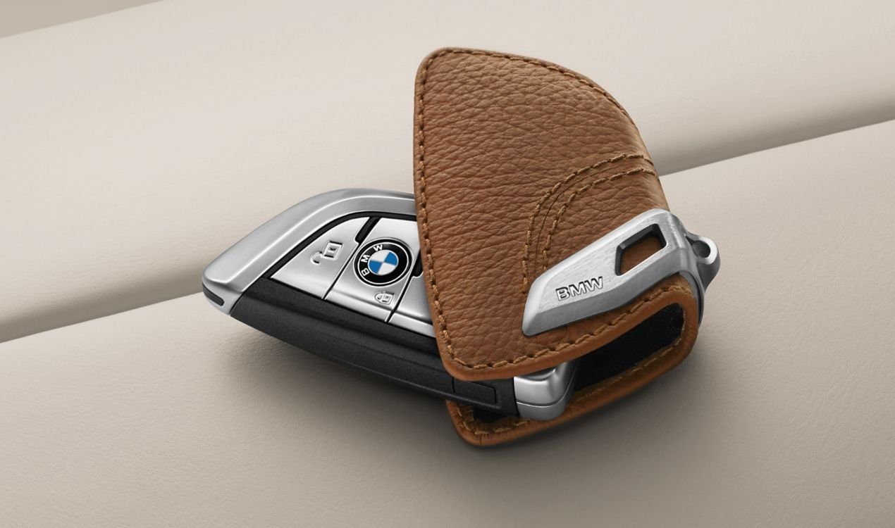 (1-tlg) BMW SATTELBRAUN mit Schlüsseletui BMW X1 Schlüssel Edelstahlspange X6 Anhänger X5 2er