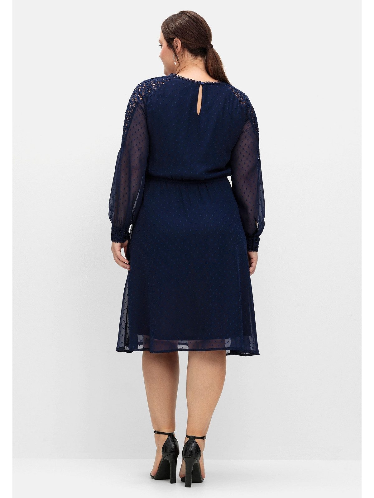 Sheego Cocktailkleid Große Größen aus Dobby-Chiffon, mit Spitze am Ärmel
