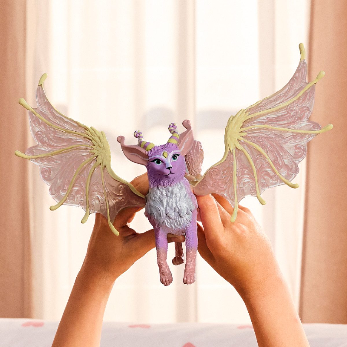 Schleich® Spielfigur BAYALA®, Geflügelter Katzendrache (70846)