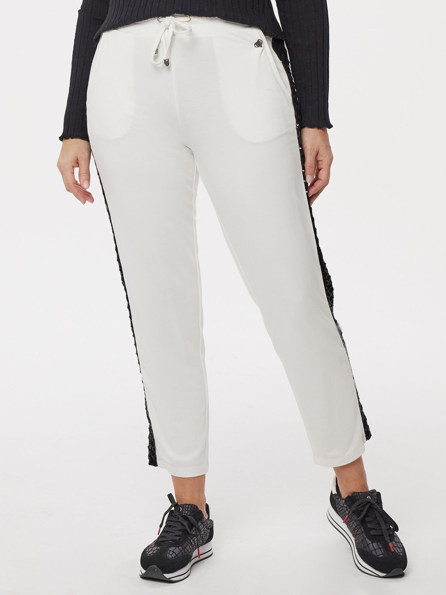 MONACO blue WEEKEND Jogger Pants Sweathose figurumspielend mit paillettenverzierten Galonstreifen