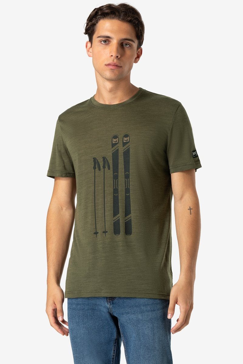 SUPER.NATURAL Print-Shirt Merino GEAR SKIING Night Olive T-Shirt Melange/Black TEE Ink/Cumin Merino-Materialmix M feinster