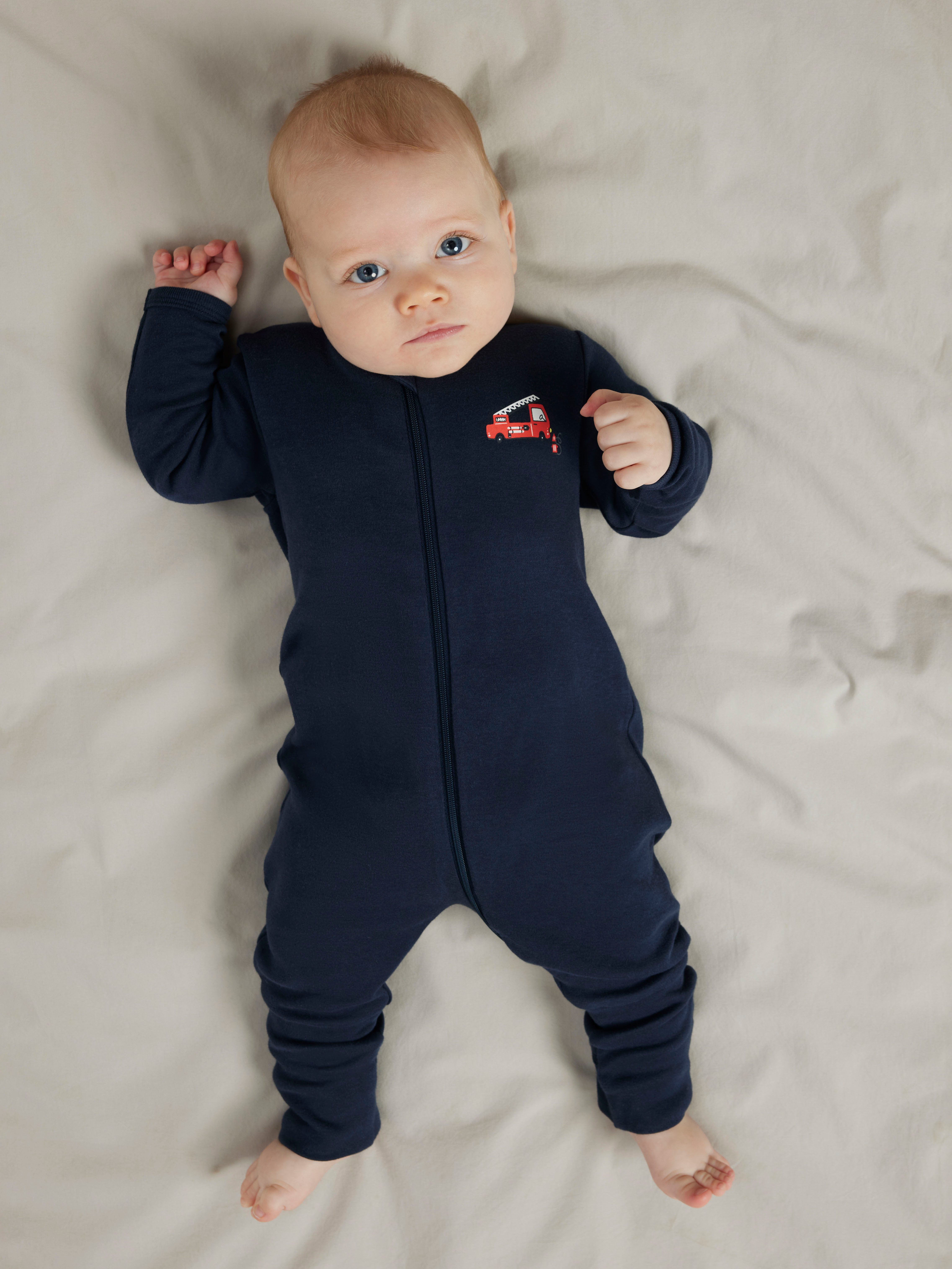 Name It Schlafanzug NBMNIGHTSUIT 2P ZIP FF FIRETRUCK NOOS (Packung, 2 tlg) aus Baumwolle, bequeme Passform, mit Reißverschluss und Kinnschutz