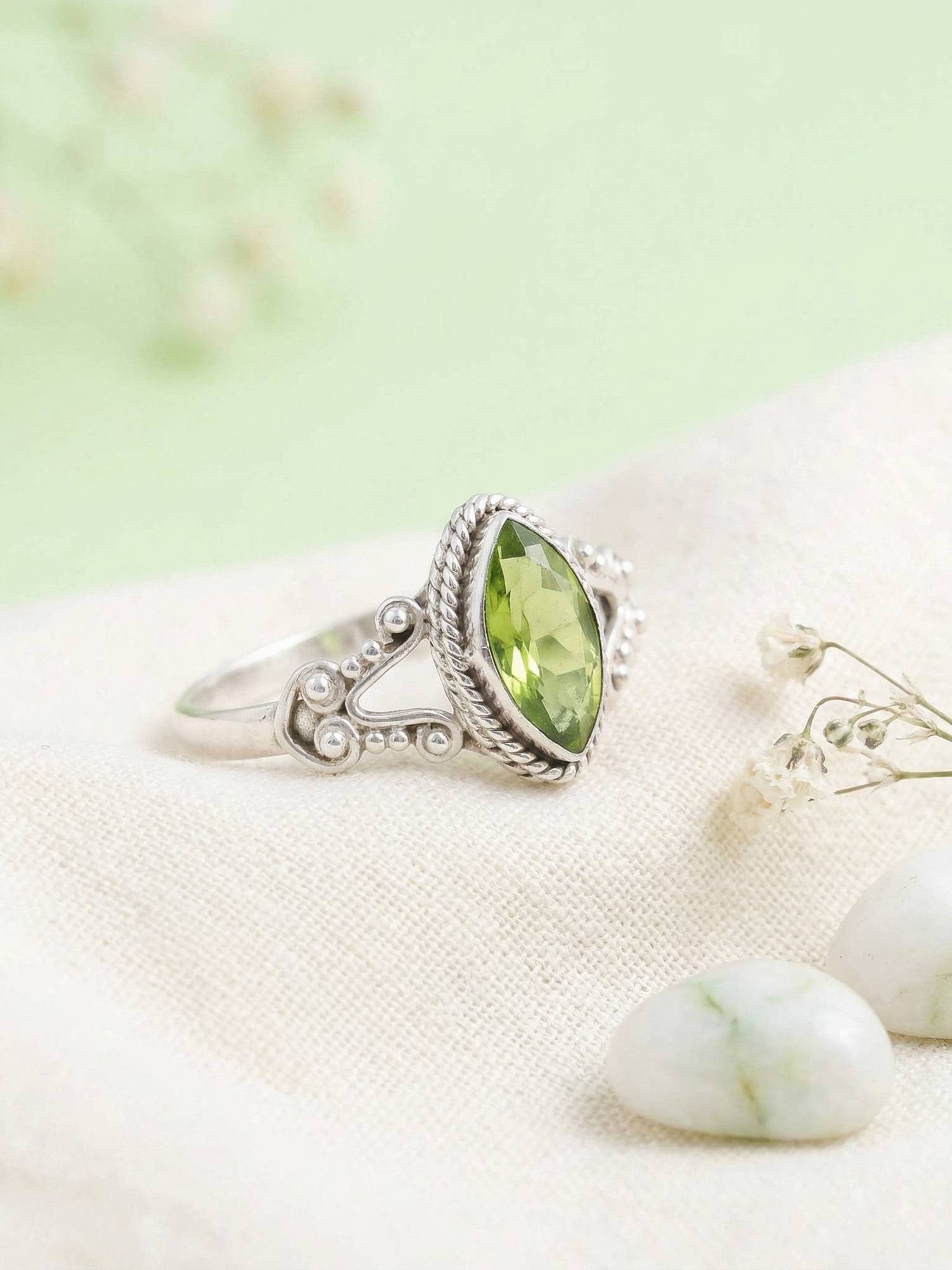 mantraroma Silberring NOBALA aus 925 Silber mit Peridot (Ring mit Schmuckbe günstig online kaufen