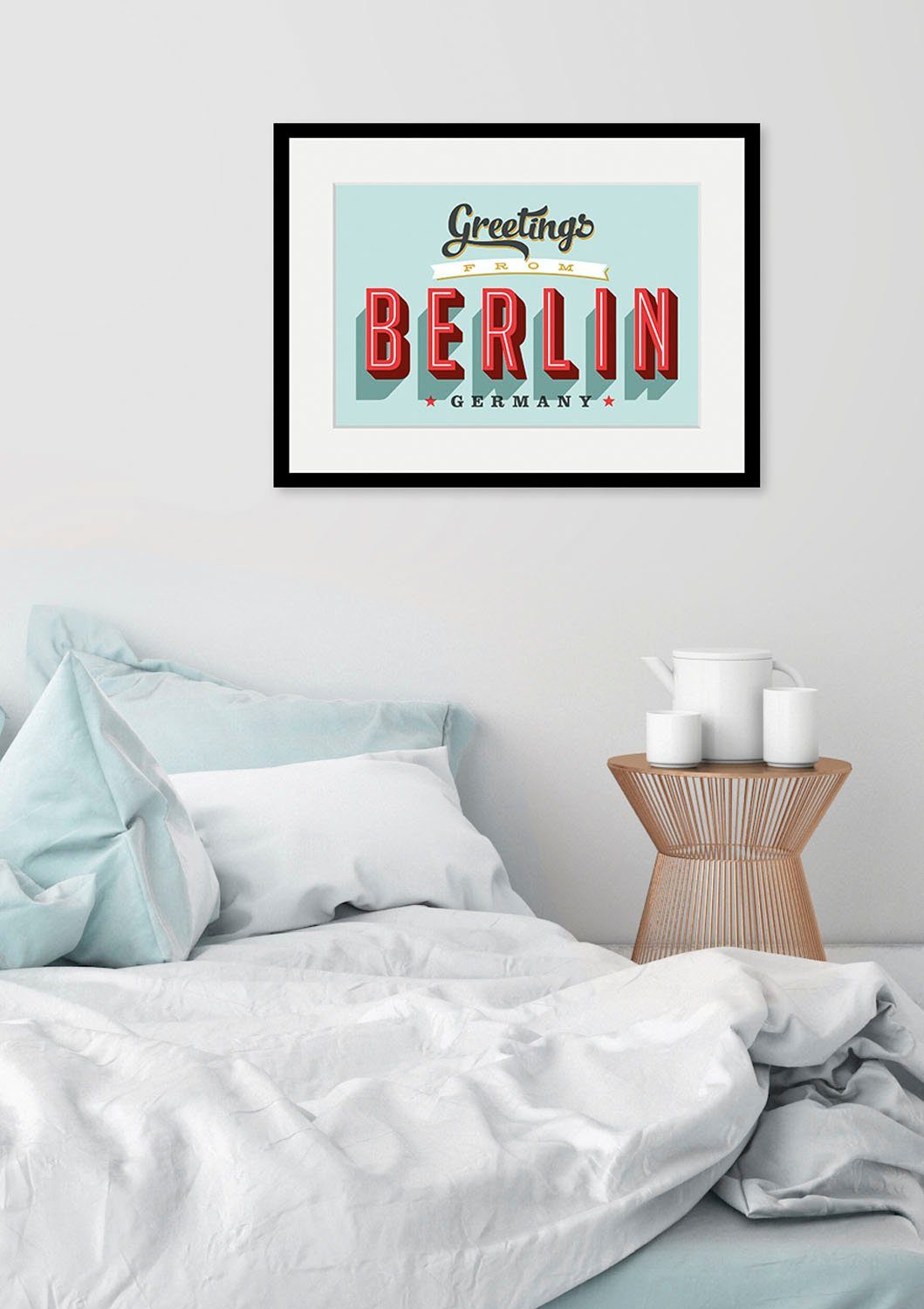 queence Bild Greetings from Berlin, Berlin, Deutschland, Schriftzug, Stadt, Städte (1 St), HD Premium Poster-Druck inkl. Holzrahmen