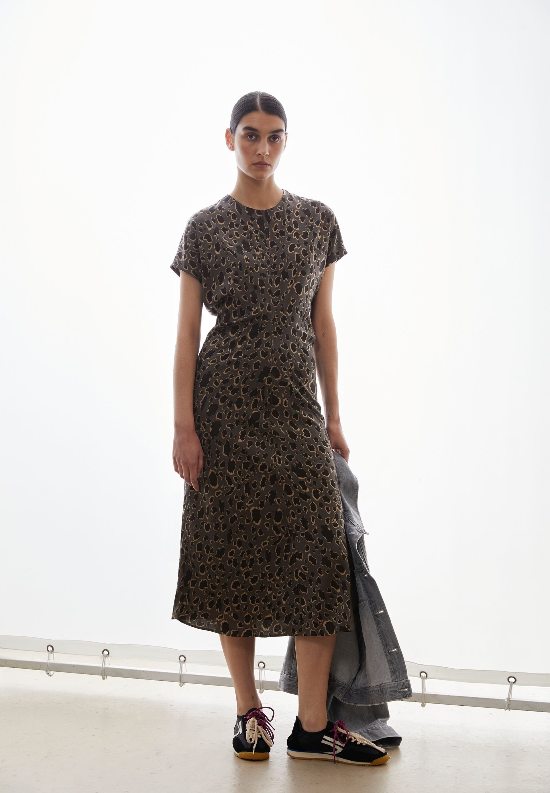 Armedangels jersey dress LEO BAT WING (regular fit) woven dress made of LENZING™ ECOVERO™ viscose mix