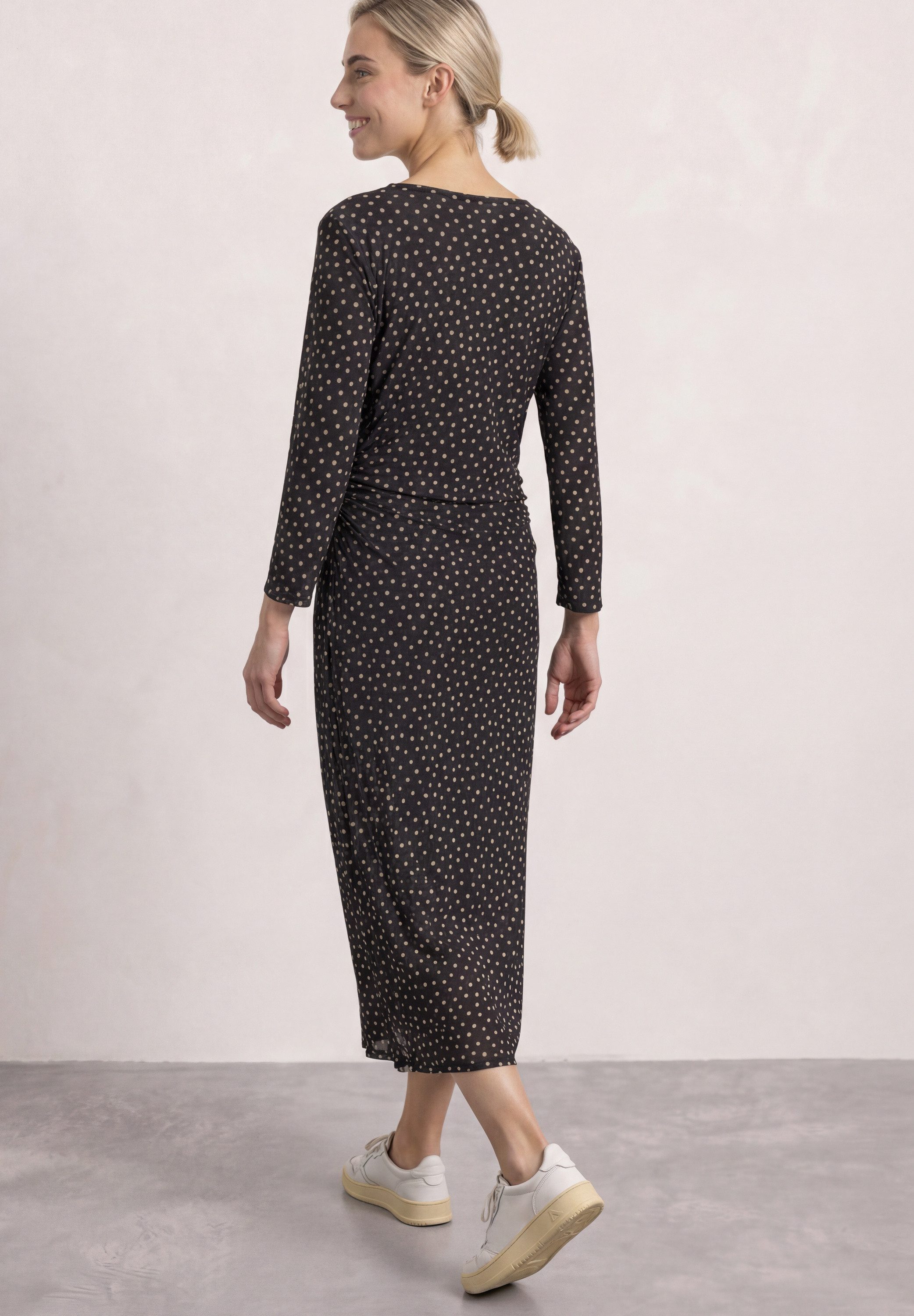 STREET ONE Midikleid Sommerkleid mit Punkten / Seitliche Raffung