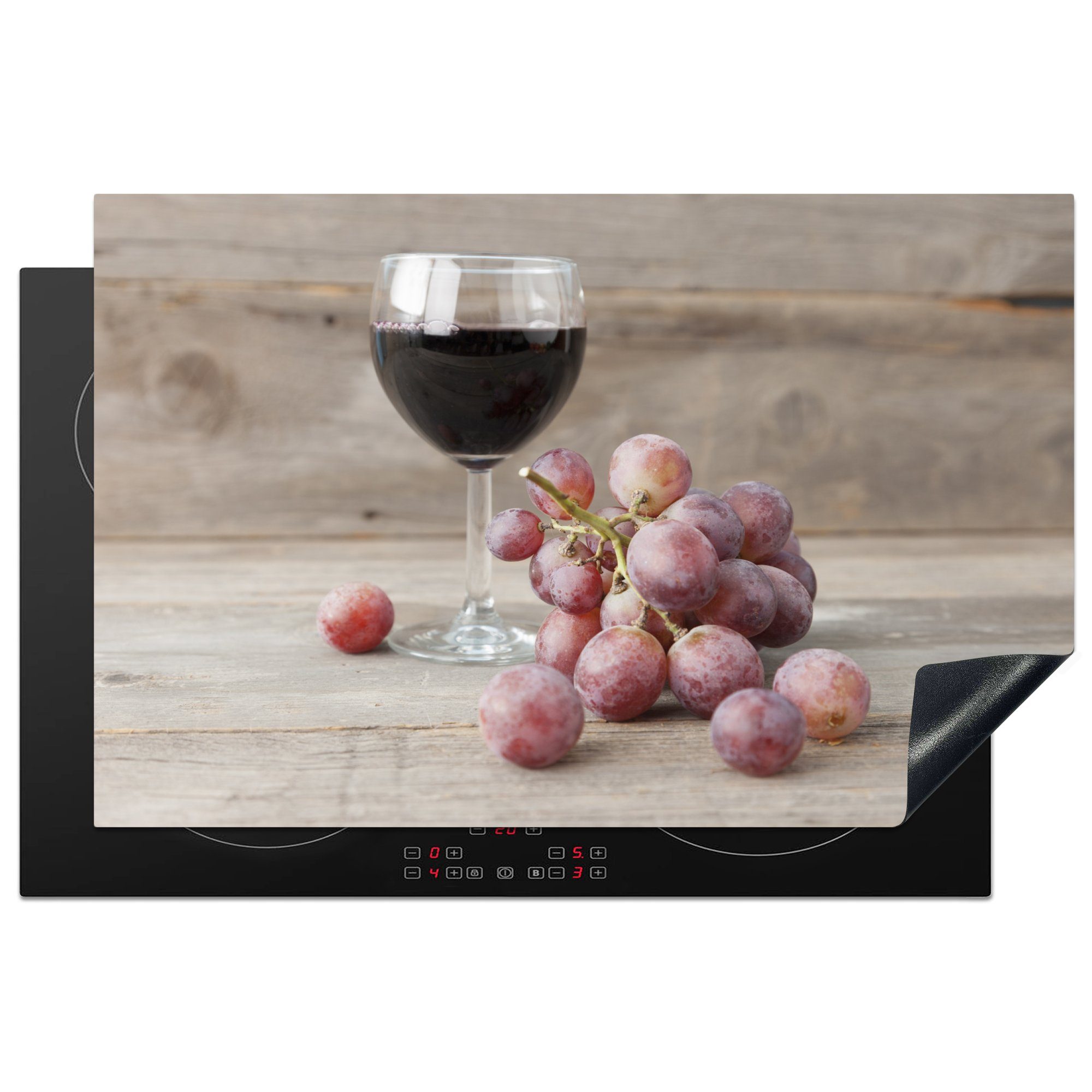 MuchoWow Herdblende-/Abdeckplatte Frisch gepflückte rote Weintrauben und ein Glas Wein, Vinyl, (1 tlg), 81x52 cm, Induktionskochfeld Schutz für die küche, Ceranfeldabdeckung