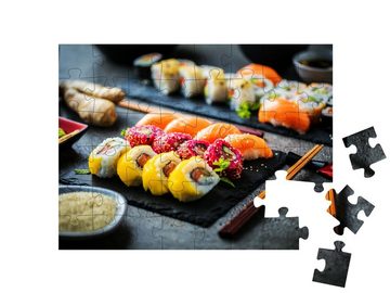 puzzleYOU Puzzle Köstliches Sushi auf Schiefertafeln, 48 Puzzleteile, puzzleYOU-Kollektionen Sushi