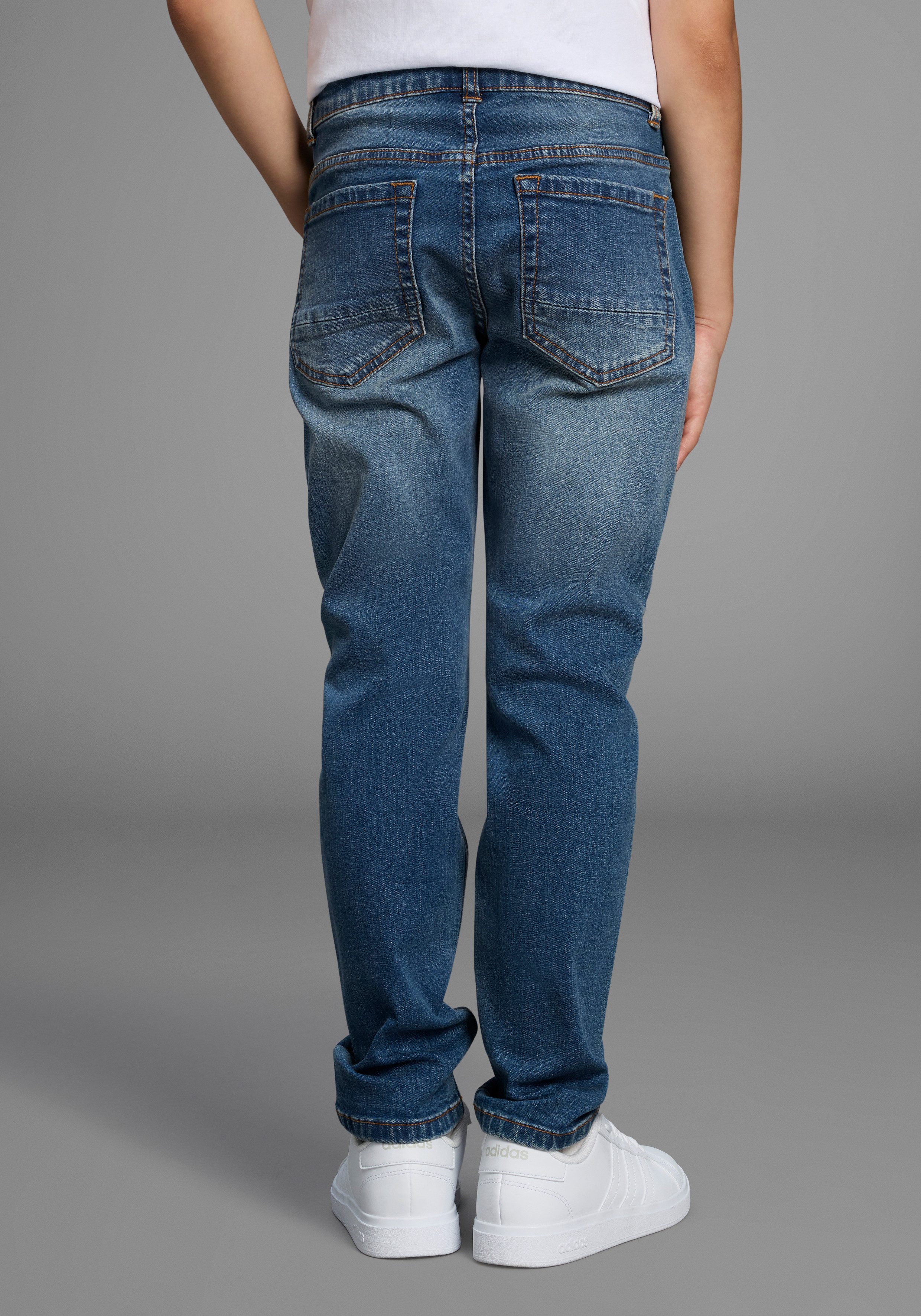 KIDSWORLD Straight-Jeans Gerade Stretchjeans Stretchjeans in authentischer Waschung