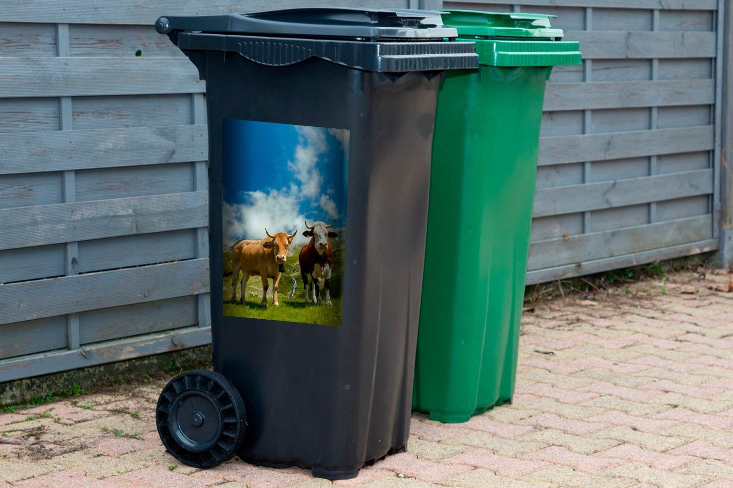 Kühe MuchoWow Mülleimer-aufkleber, Landschaft - Wandsticker Abfalbehälter Container, St), (1 Sonne Sticker, - Mülltonne,