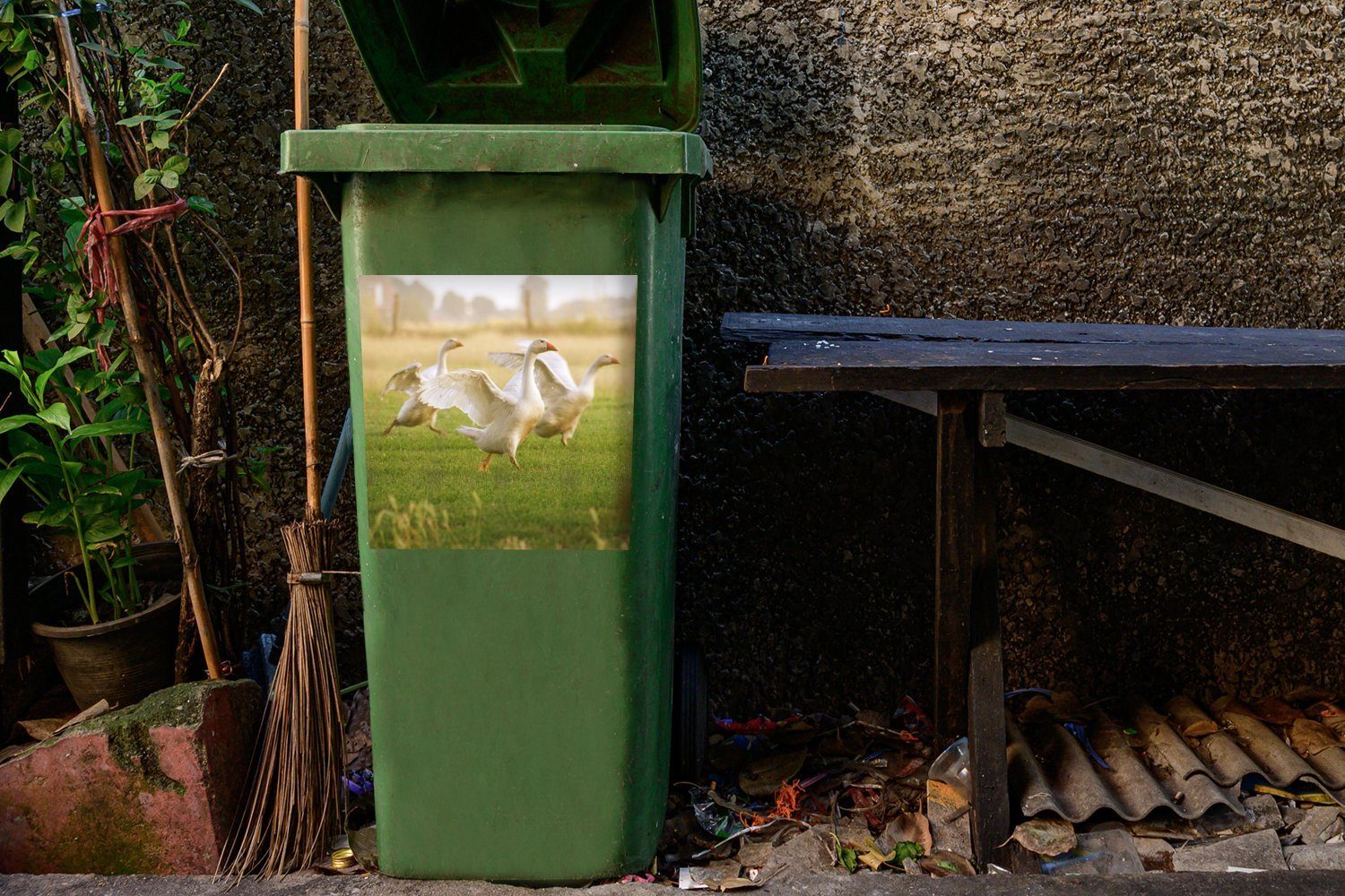 Mülleimer-aufkleber, Flügel ihre Gänse Abfalbehälter MuchoWow (1 breiten St), aus Sonnenlicht Mülltonne, Wandsticker Sticker, im Drei Container,