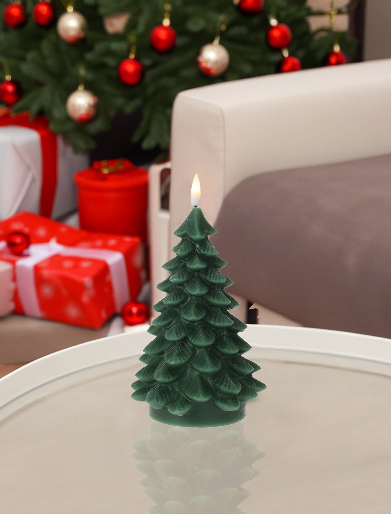 Spetebo LED-Kerze LED Weihnachts Motiv Kerze Tannenbaum mit Timer (Packung, 1-tlg., mit Flacker-Effekt), Batterie betrieben mit Timer Funktion