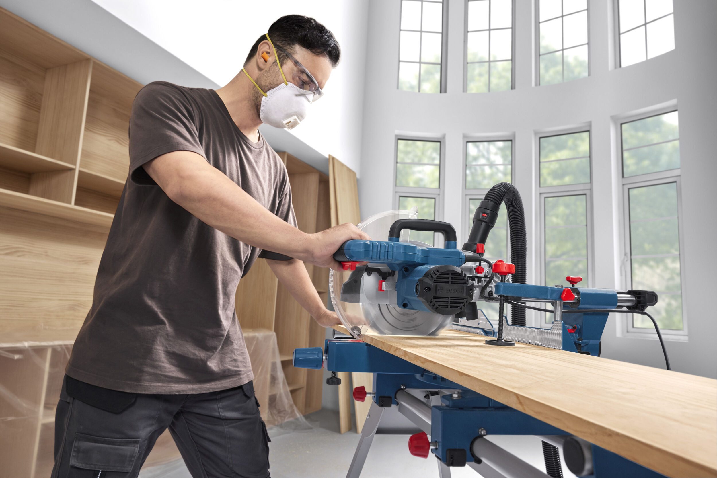 BOSCH Kapp- und Gehrungssäge GCM GCM305-216S, Im Karton