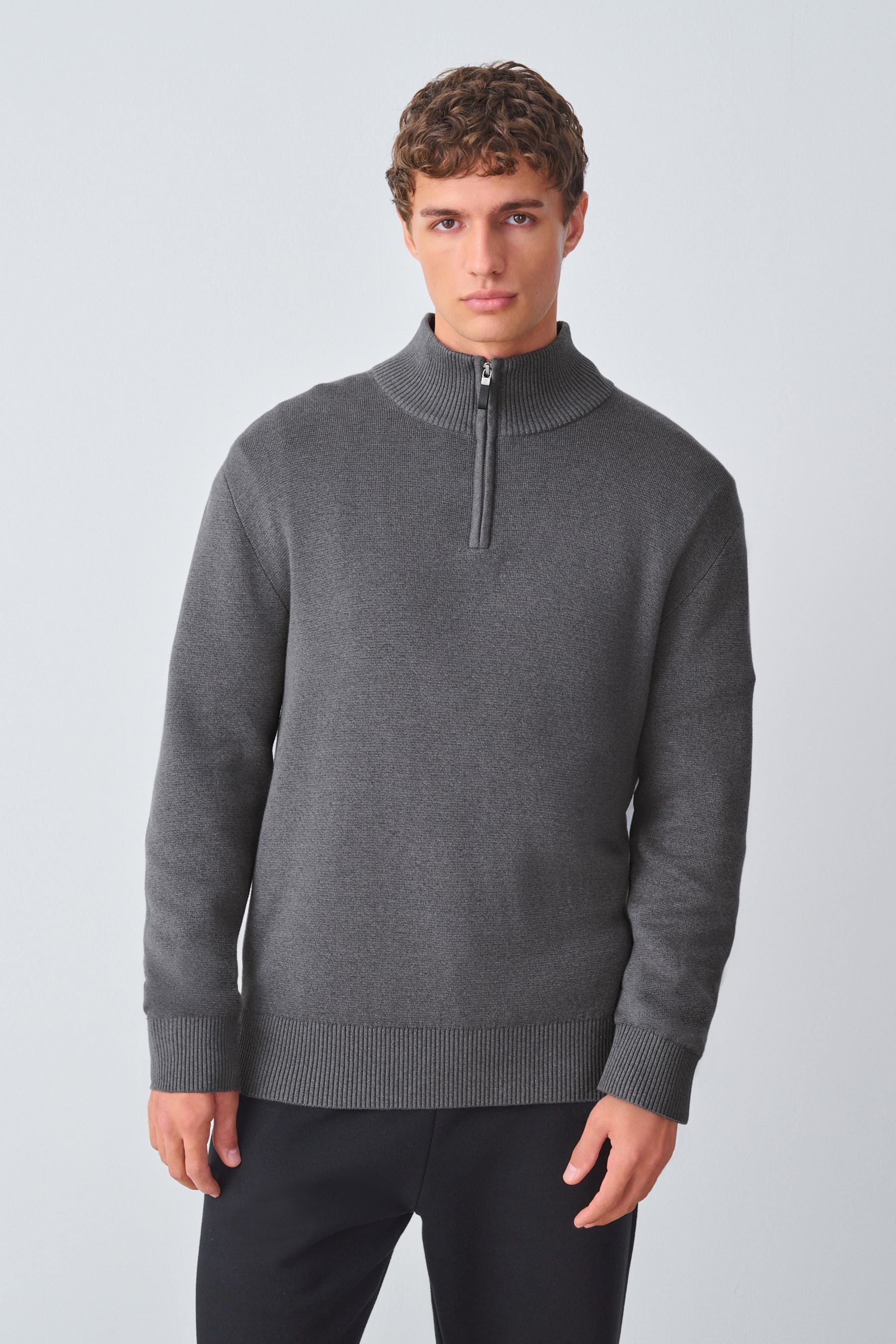 Next Strickpullover Regular Fit Premium Troyer mit Hirschlogo (1-tlg)