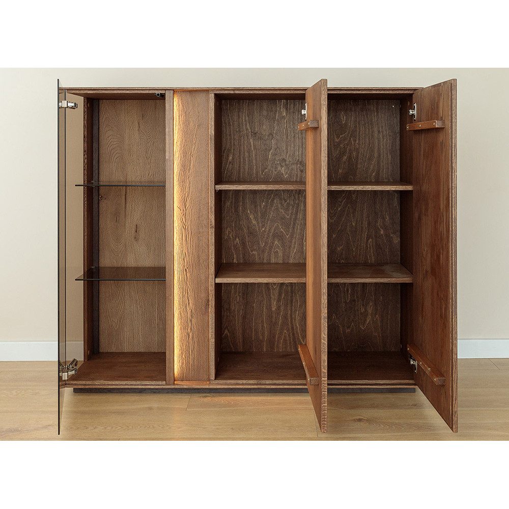 Lomadox Highboard CARISOLO-163, 135 cm breit in Eiche massiv dunkel, montiert, inkl. LED-Beleuchtung
