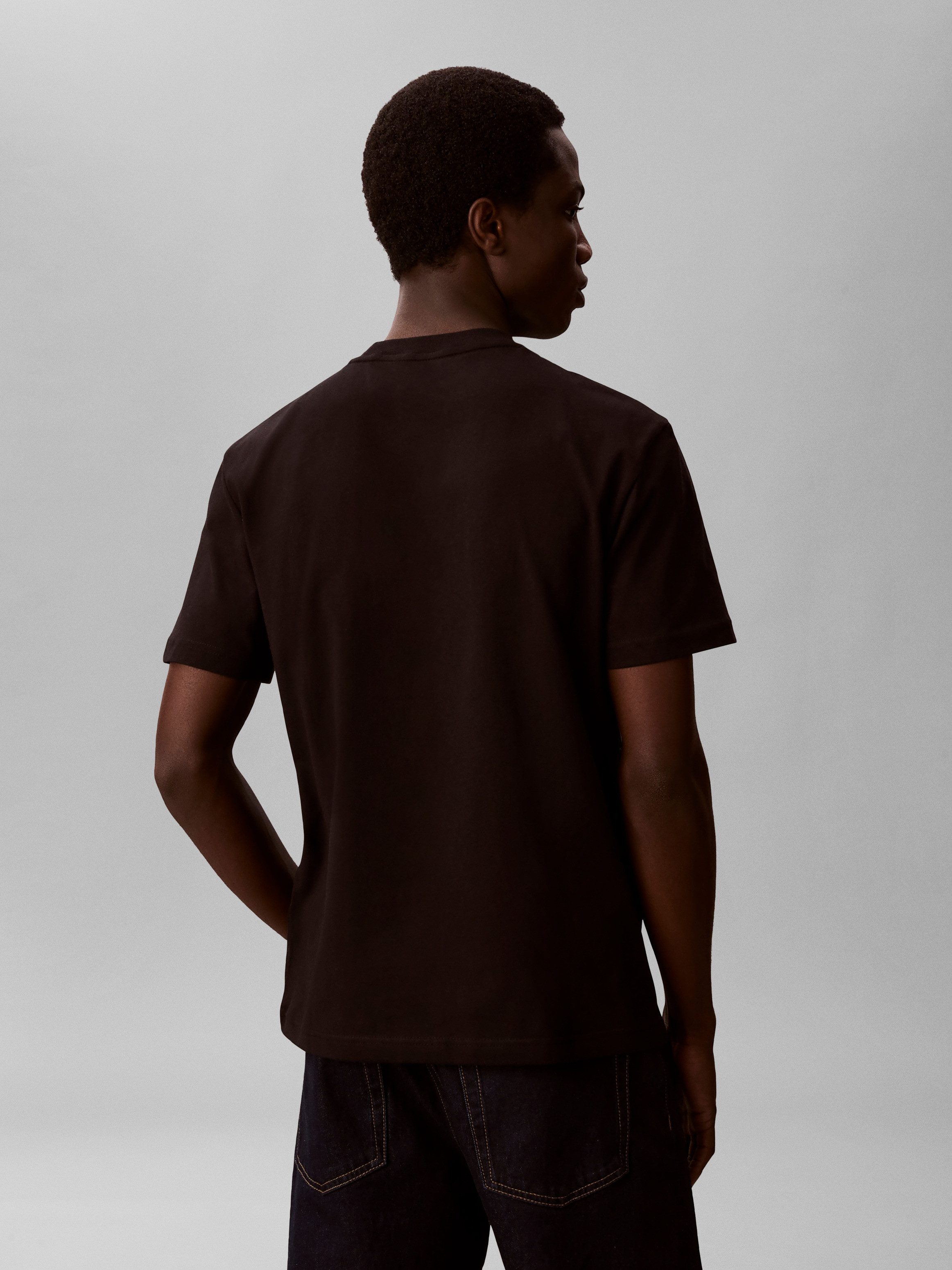 Calvin Klein Jeans T-Shirt Rundhalsausschnitt, Regular Fit, Logoschriftzug – Bild 3 von 5