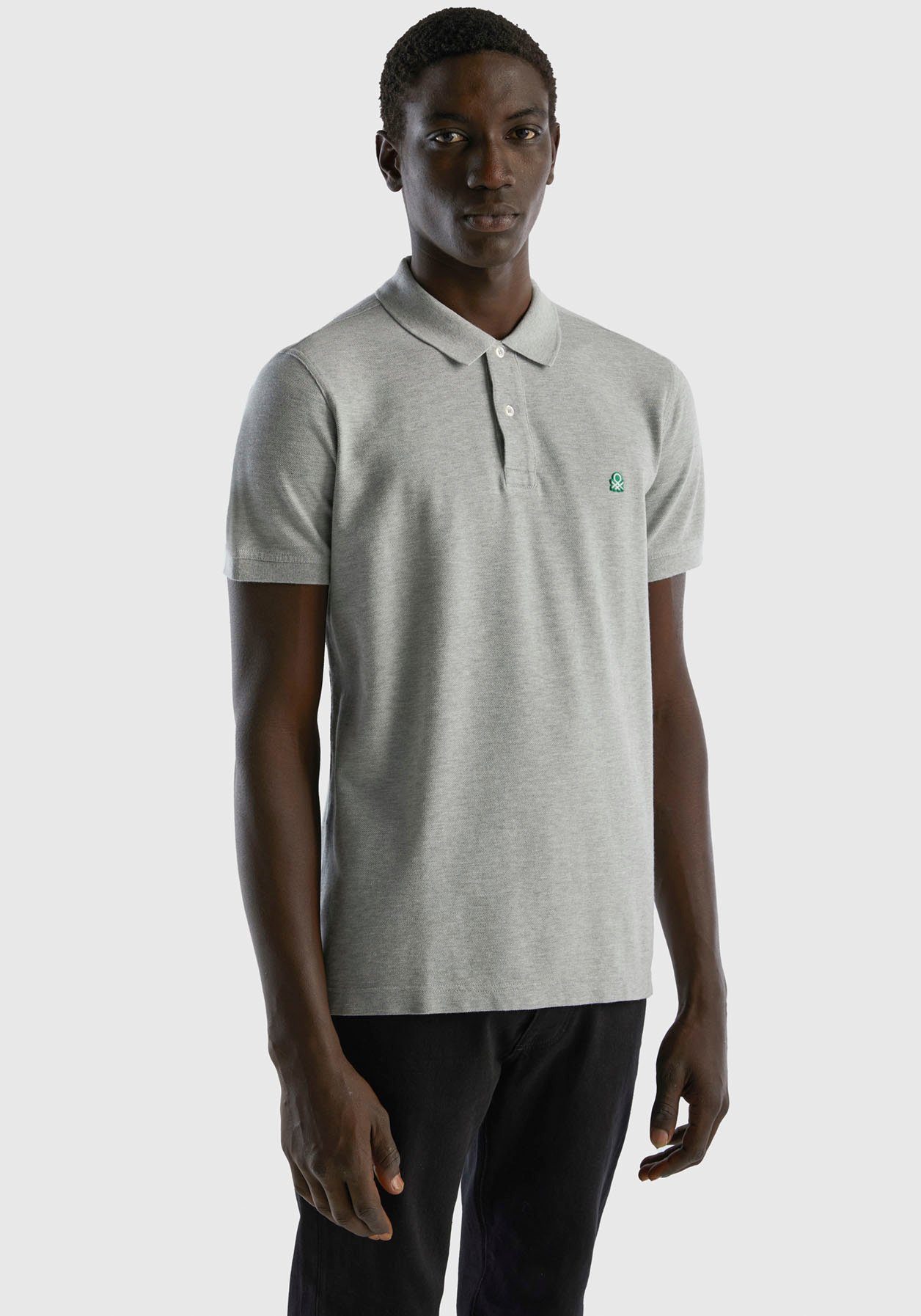 United Colors of Benetton Poloshirt mit Logo in Brusthöhe grau