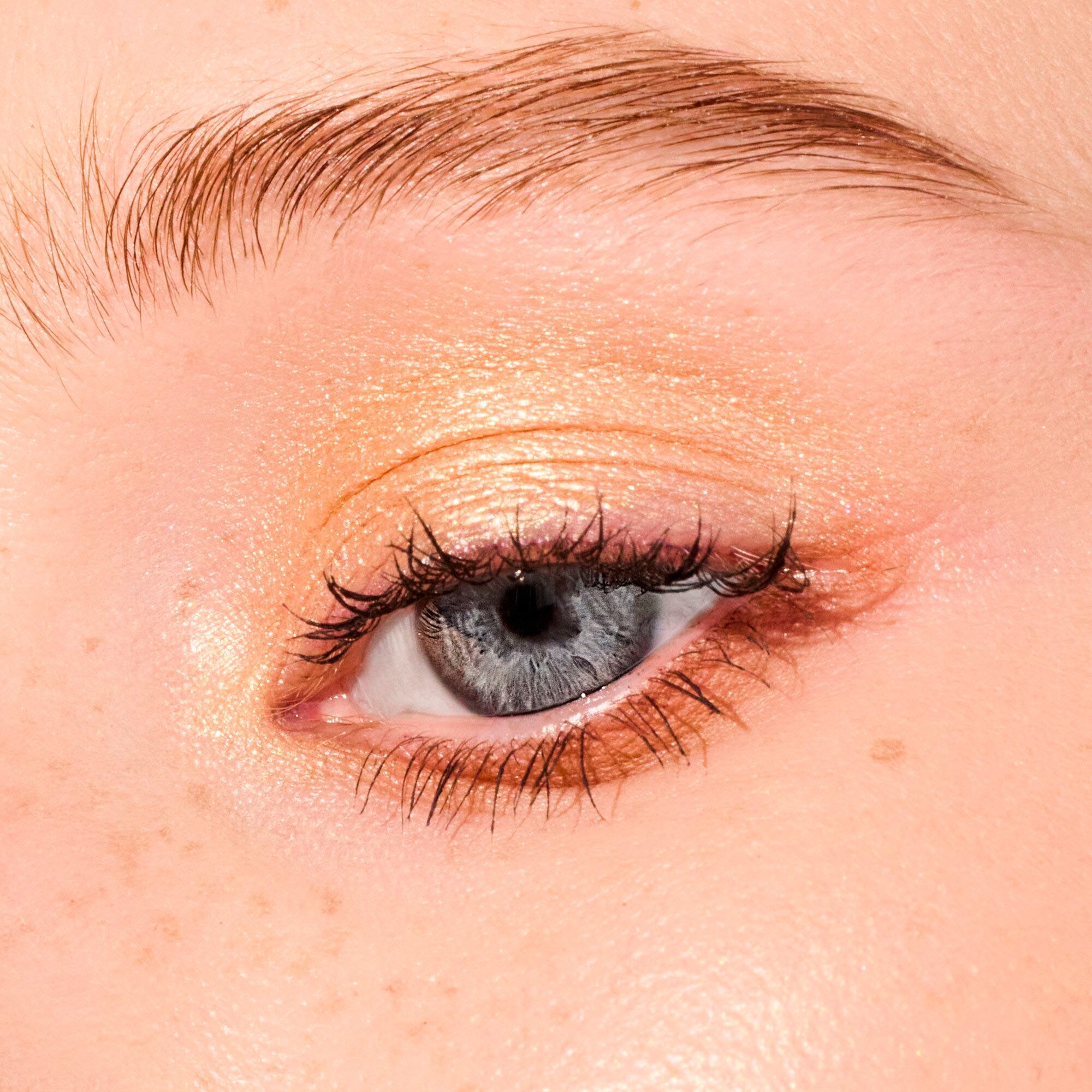 the Catrice Winnie vegan Pooh Lidschatten-Palette 15 Eyeshadow Disney Shades, abgestimmten Augen-Make-Up mit Palette,