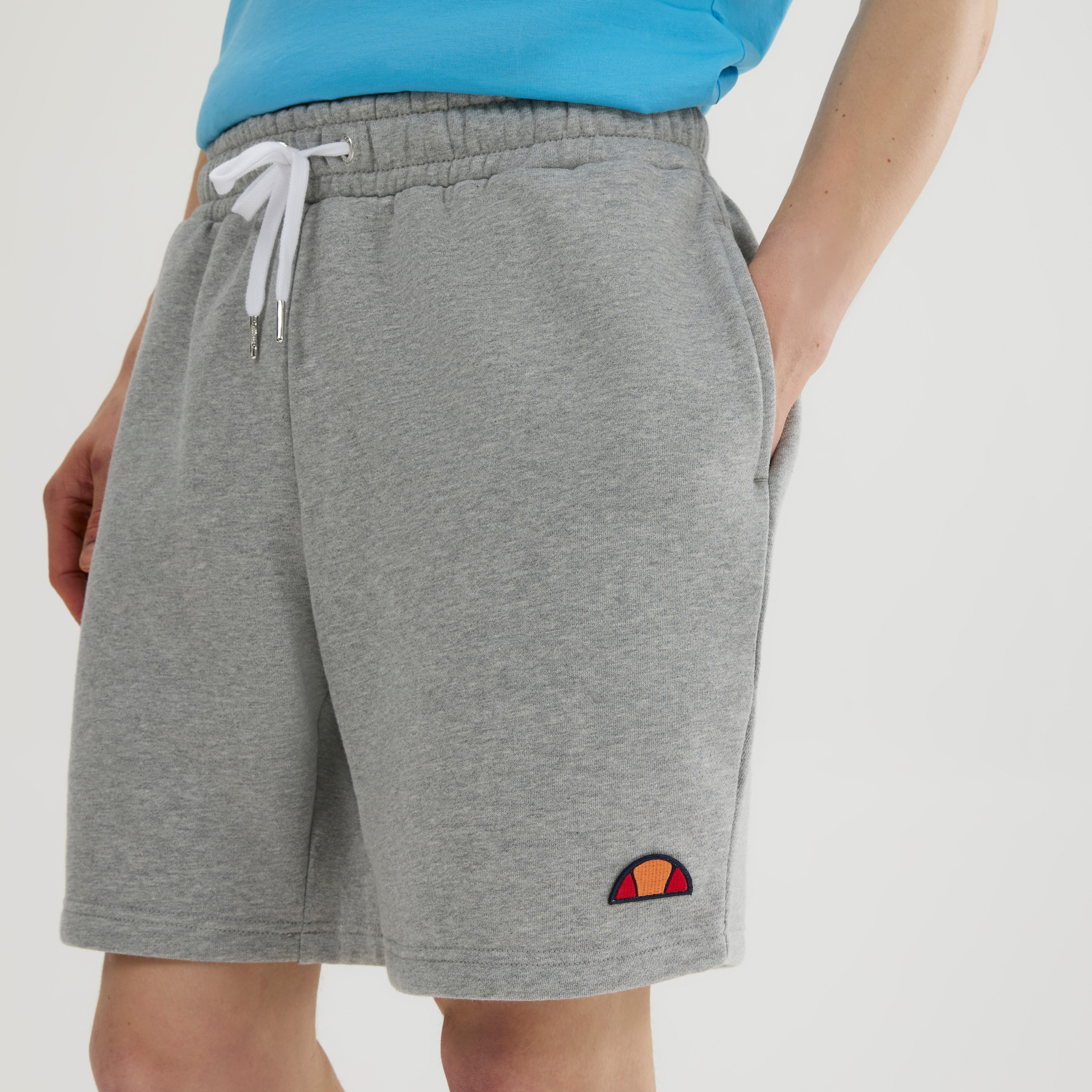 Ellesse Sweatshorts ISLINGTON SHORT aus Baumwolle und Polyester, bequeme Passform
