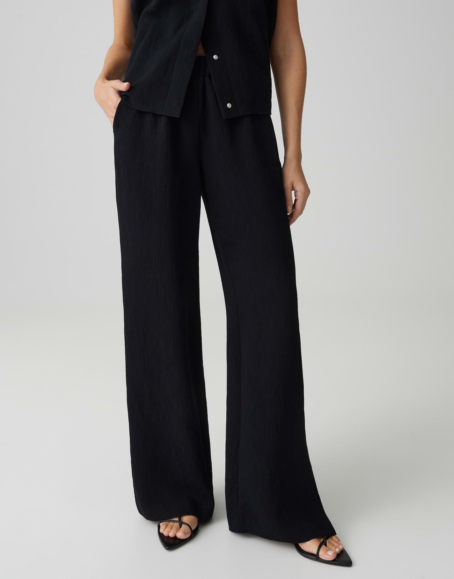 OPUS PANTS Stoffhose Mucia moss mit dezenter Struktur Praktische Taschen runden den entspannten Look ab
