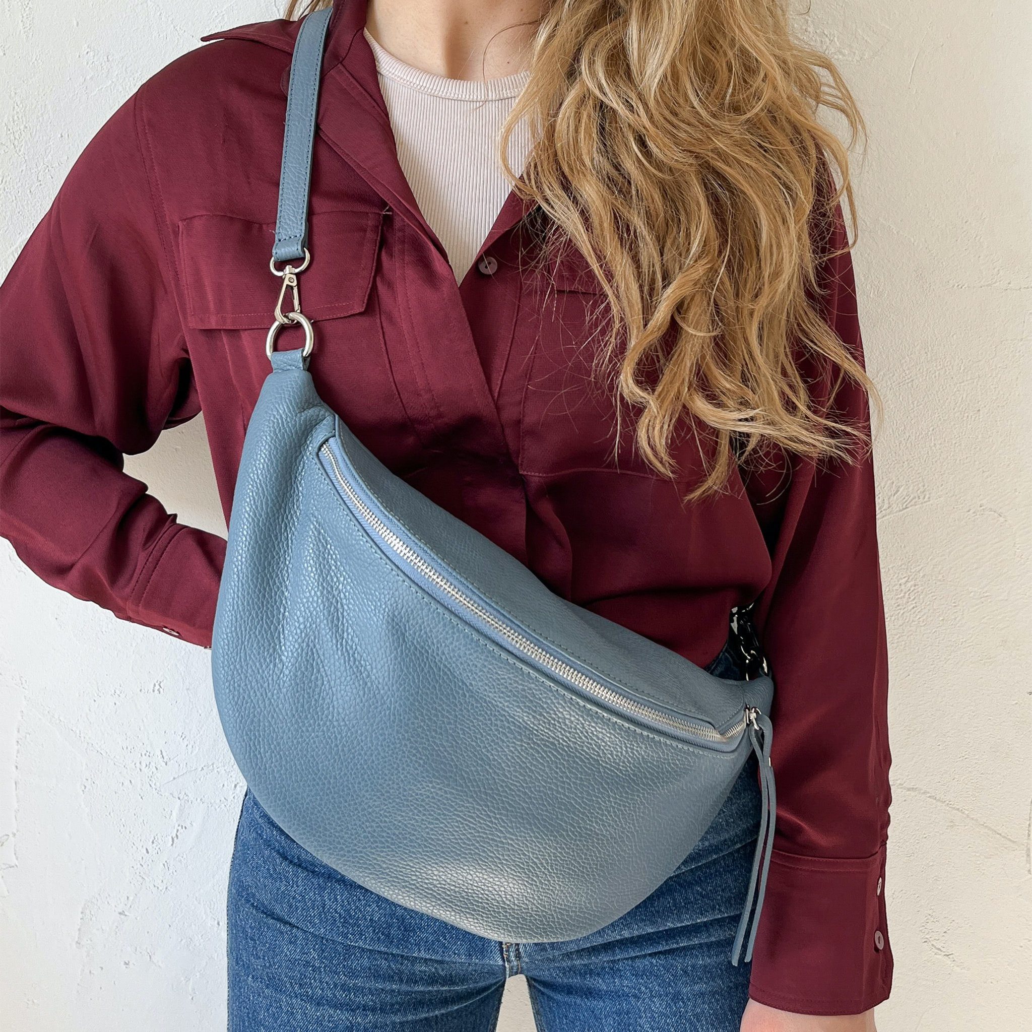 lePelou Bauchtasche LARA, echt Leder, made in Italy, abnehmbarer Umhängeriemen, silbernes Metall Blau