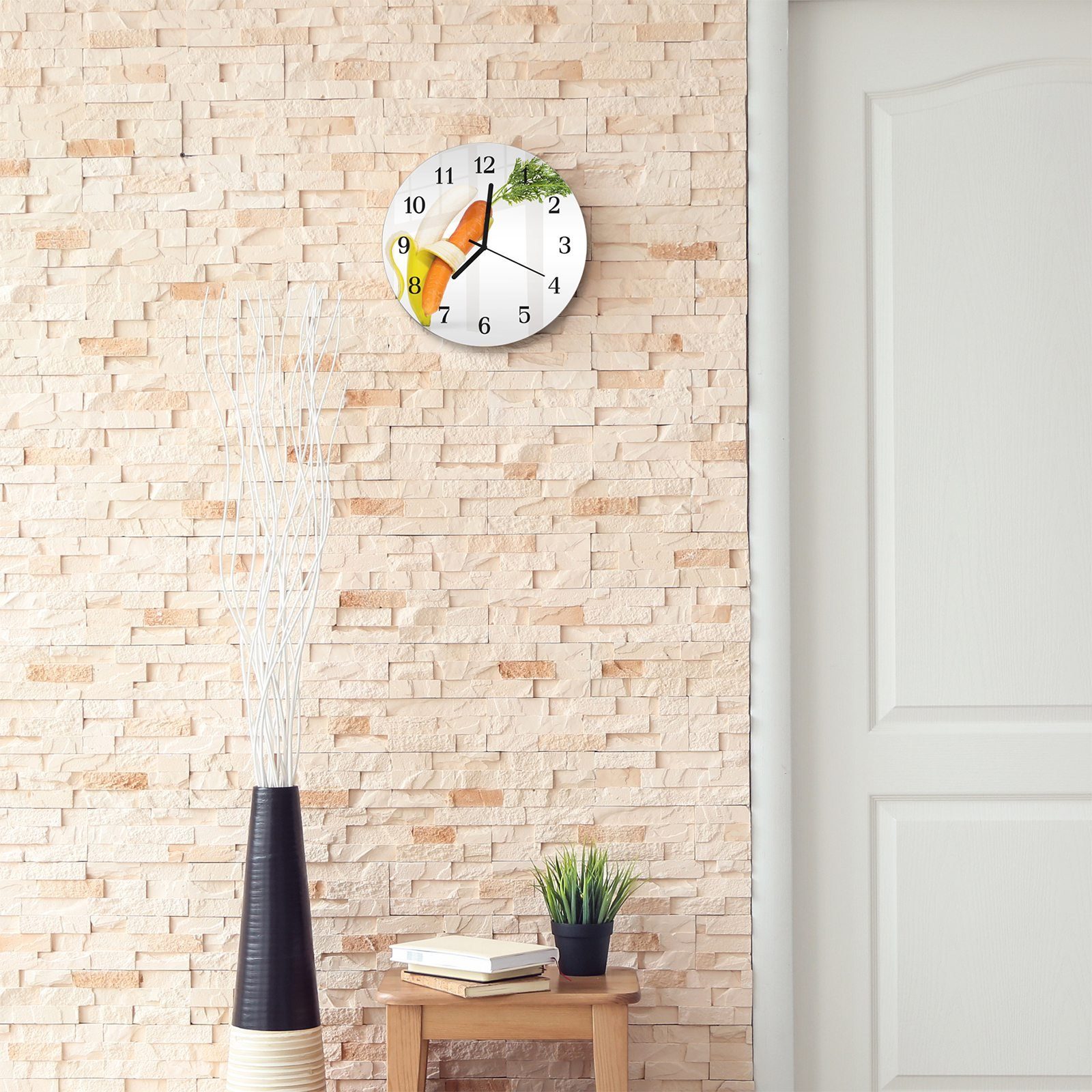 Primedeco Wanduhr Wanduhr Rund mit cm Banane Durchmesser 30 Glas Karotte und Quarzuhrwerk - aus mit Motiv und umarmend