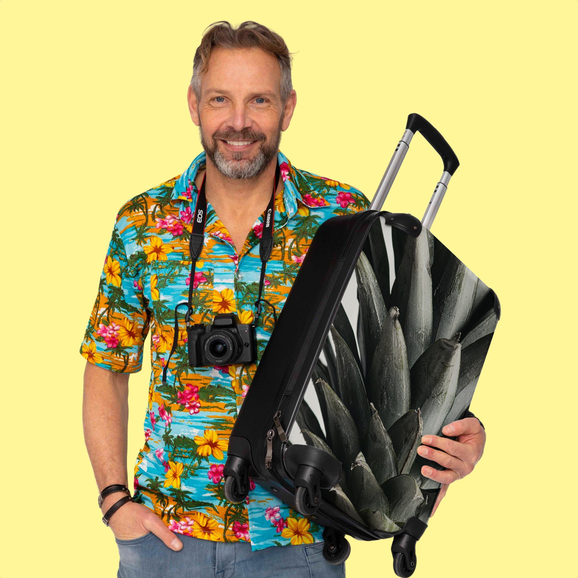 - Grün 4 NoBoringSuitcases.com© Stillleben Kleine Trolley Handgepäckkoffer - Reisekoffer Ananas 55x35x20cm Cabin mit 4 Rollen, Handgepäck - - Natur, Rollkoffer Rollen