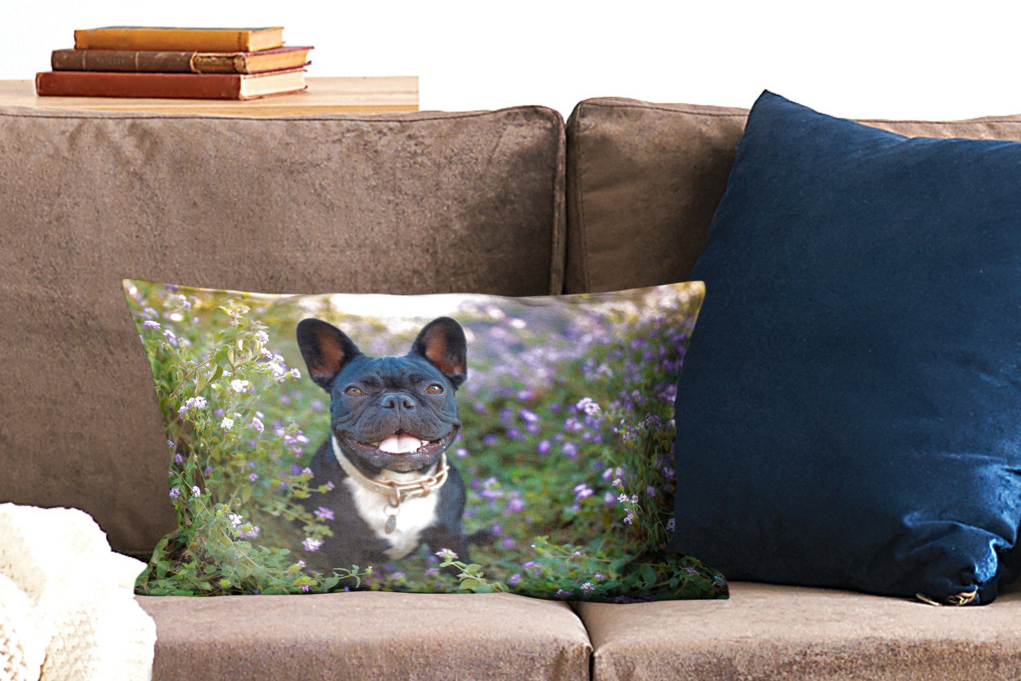 Dekokissen Bulldogge mit Zierkissen, Füllung, Wohzimmer Französische MuchoWow Blumen Dekokissen Schlafzimmer Dekoration, - Lila, -