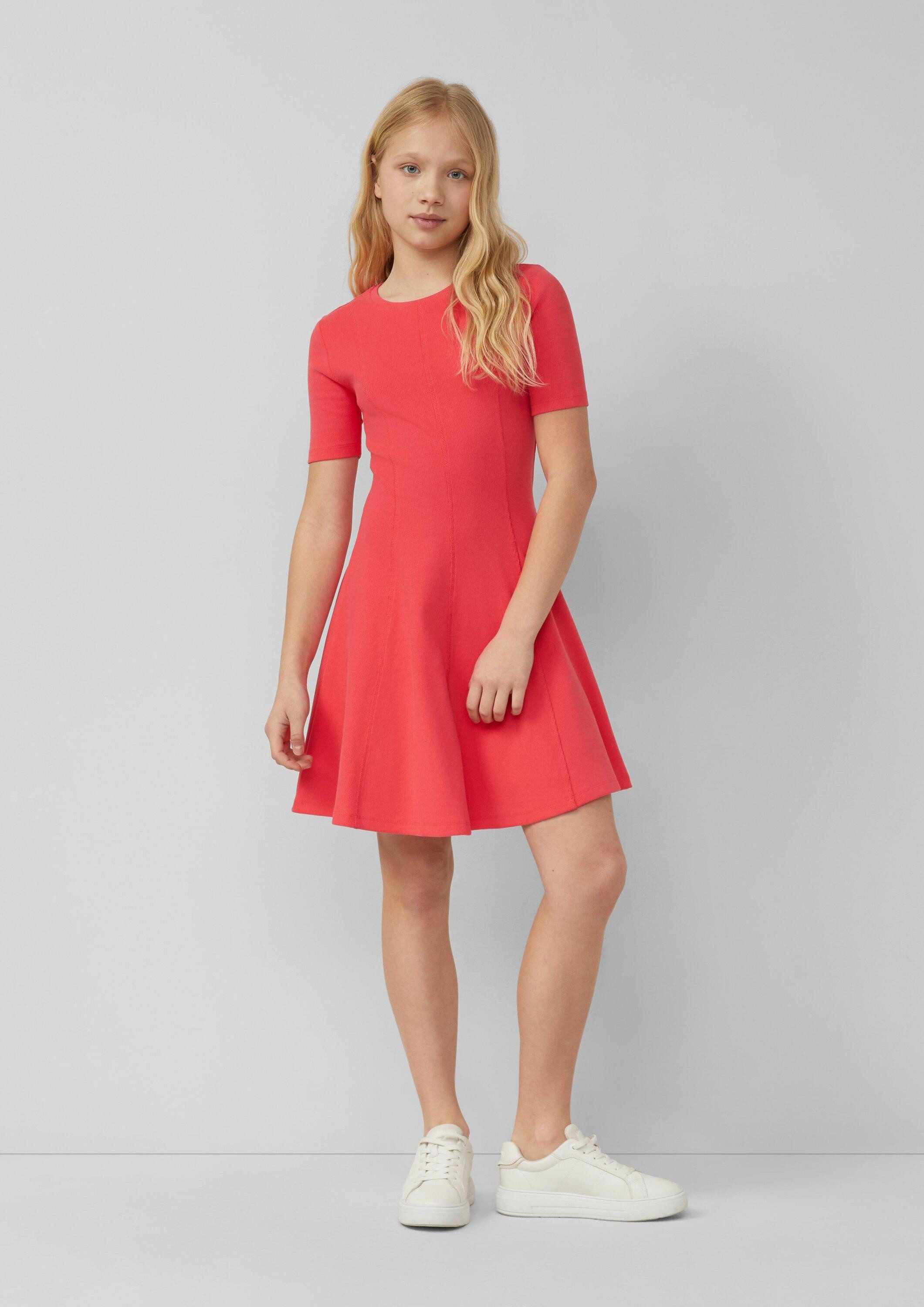 s.Oliver Minikleid Kleid Ausgestelltes Kleid aus elastischer Rippware