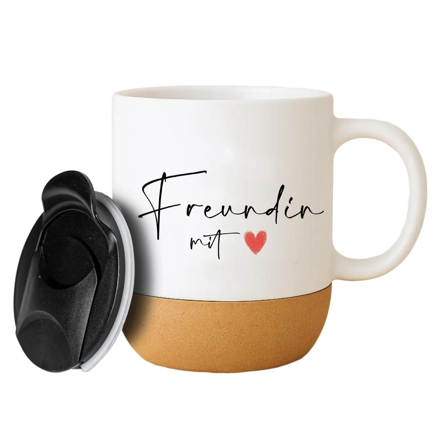 LuxusKollektion Tasse Tasse Freundschaft 400ml Keramik mit Deckel Korkboden, Keramik