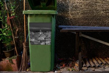 MuchoWow Wandsticker Korfu - Griechenland - Architektur - Schwarz - Weiß (1 St), Mülleimer-aufkleber, Mülltonne, Sticker, Container, Abfalbehälter