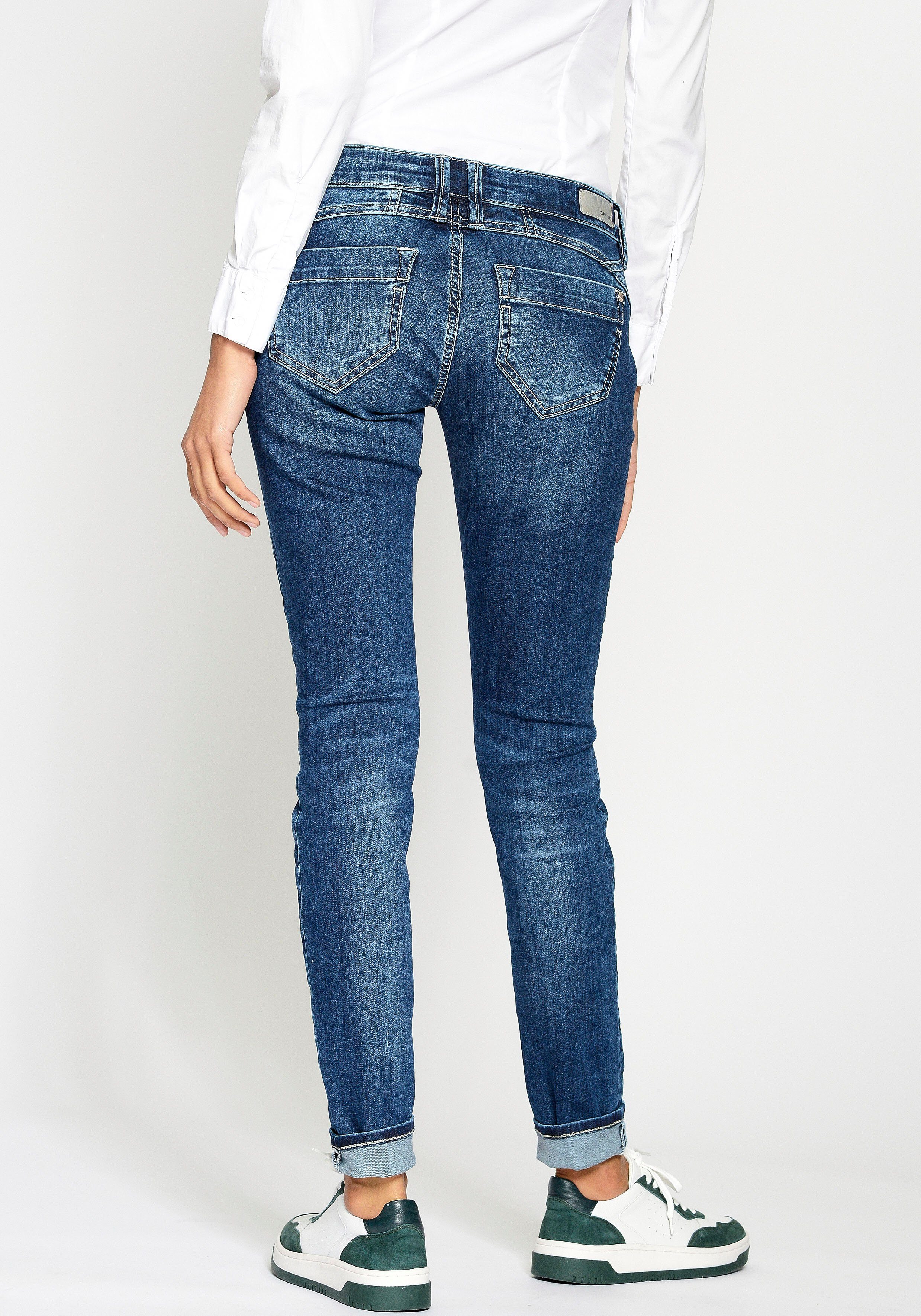 GANG Skinny-fit-Jeans 94Nena in authenischer Used-Waschung, Mit gekreuzten  Gürtelschlaufen links vorne